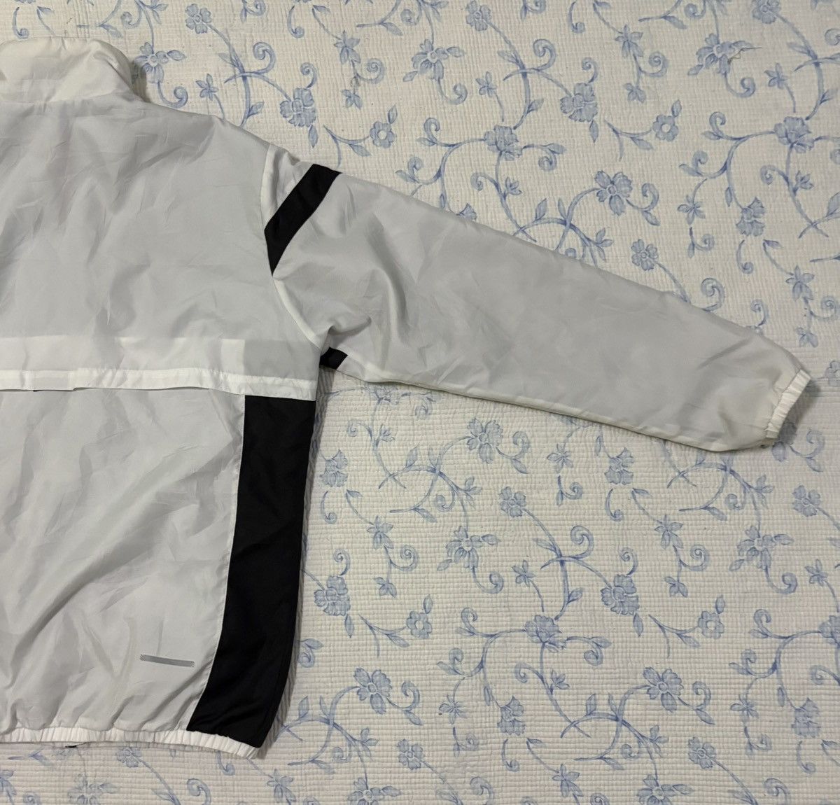 Asics Asics Windbreaker Zipper Light Jacket Streetwear Size US L / EU 52-54 / 3 - 10 Thumbnail
