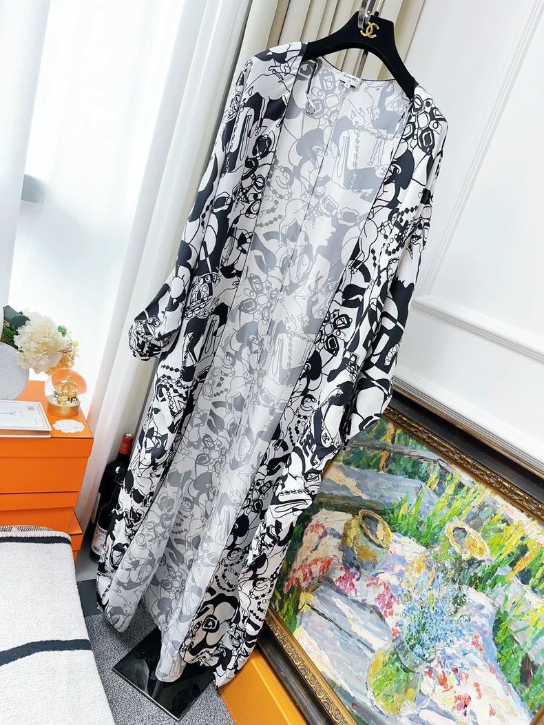 Chanel Chanel 22c early spring vacation series black and white pr Size XS / US 0-2 / IT 36-38 - 2 Thumbnail