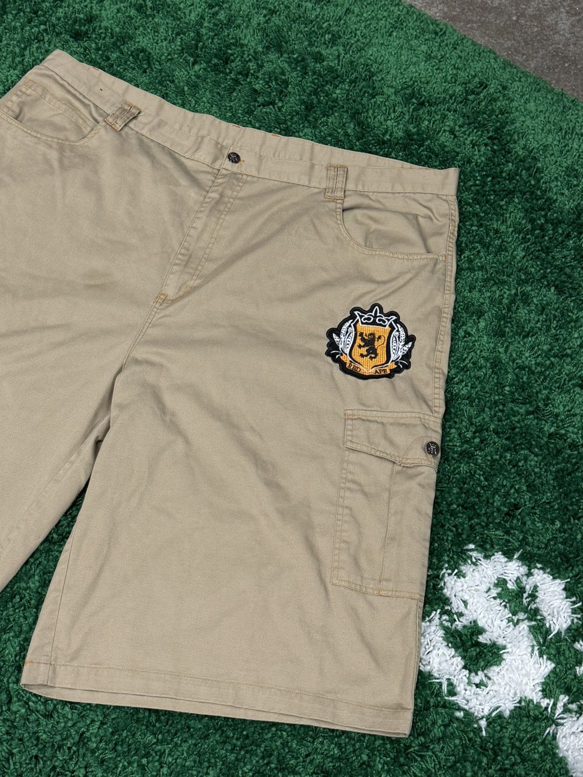 Vintage Vintage Red Ape Khaki Cargo Baggy Crest Shorts Sz. 48 Size US 44 / EU 60 - 2 Thumbnail