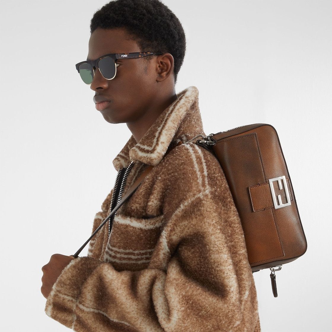 Fendi o1s1wg111224 Size: OS / Travel - Round Sunglasses in Brown Size ONE SIZE - 4 Thumbnail
