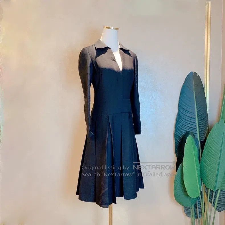 Valentino Valentino Black V-neck dress Size S / US 4 / IT 40 - 4 Thumbnail