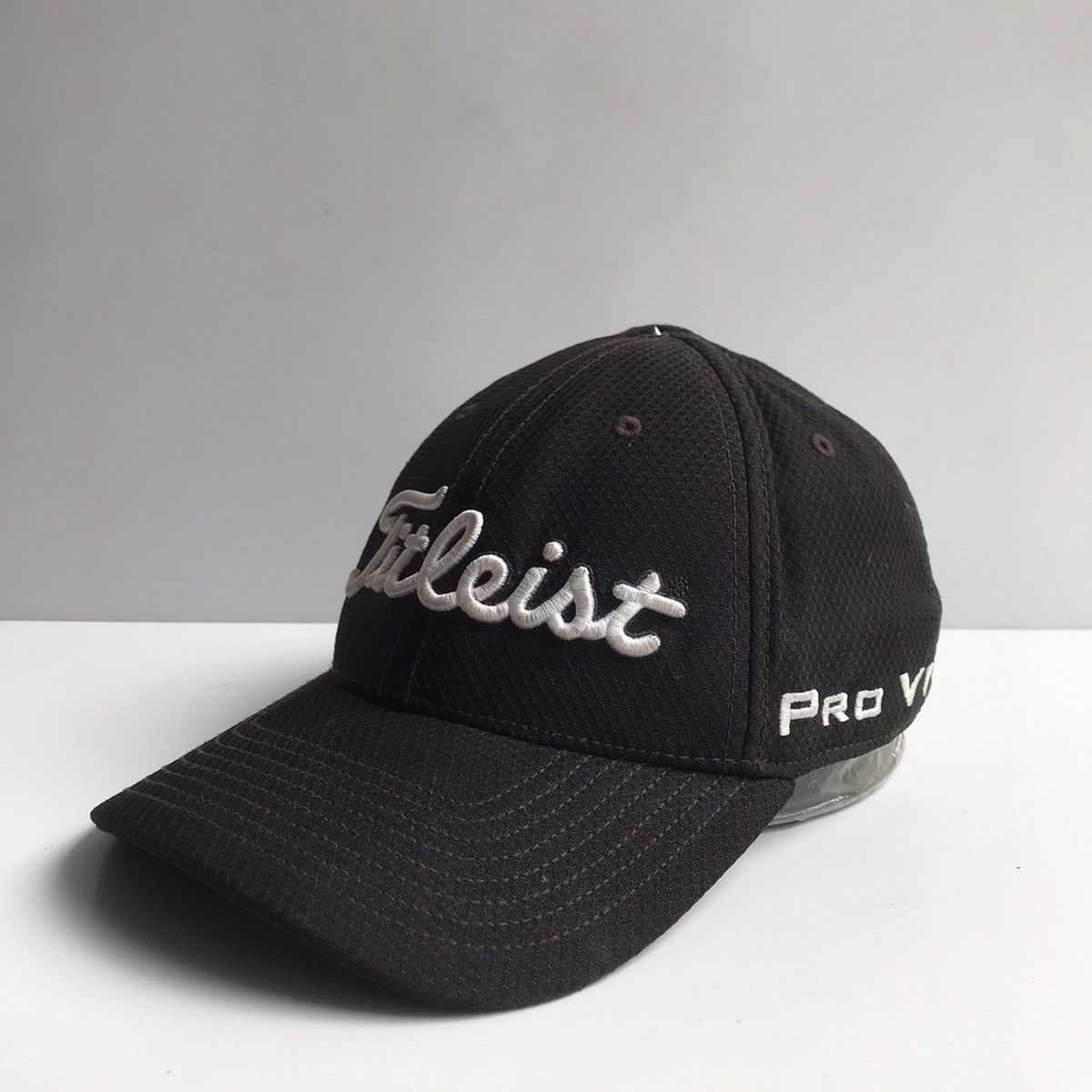 Titleist Titleist Golf Black Cap Pro V1 Velcro back adjusted Size ONE SIZE - 3 Thumbnail