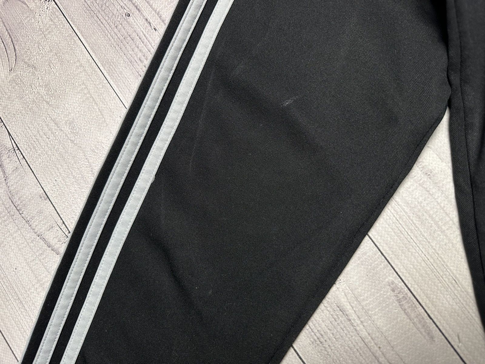 Adidas × Vintage Vintage adidas Liverpool soccer sweatshirt size L Size US L / EU 52-54 / 3 - 7 Thumbnail