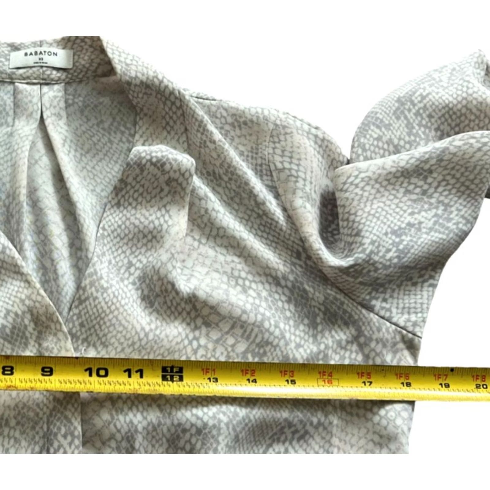 Vintage Babaton Blouse Womens XS Gray Snake Skin Design V-Neck Long Sleeve Pullover Size Size XS / US 0-2 / IT 36-38 - 8 Thumbnail