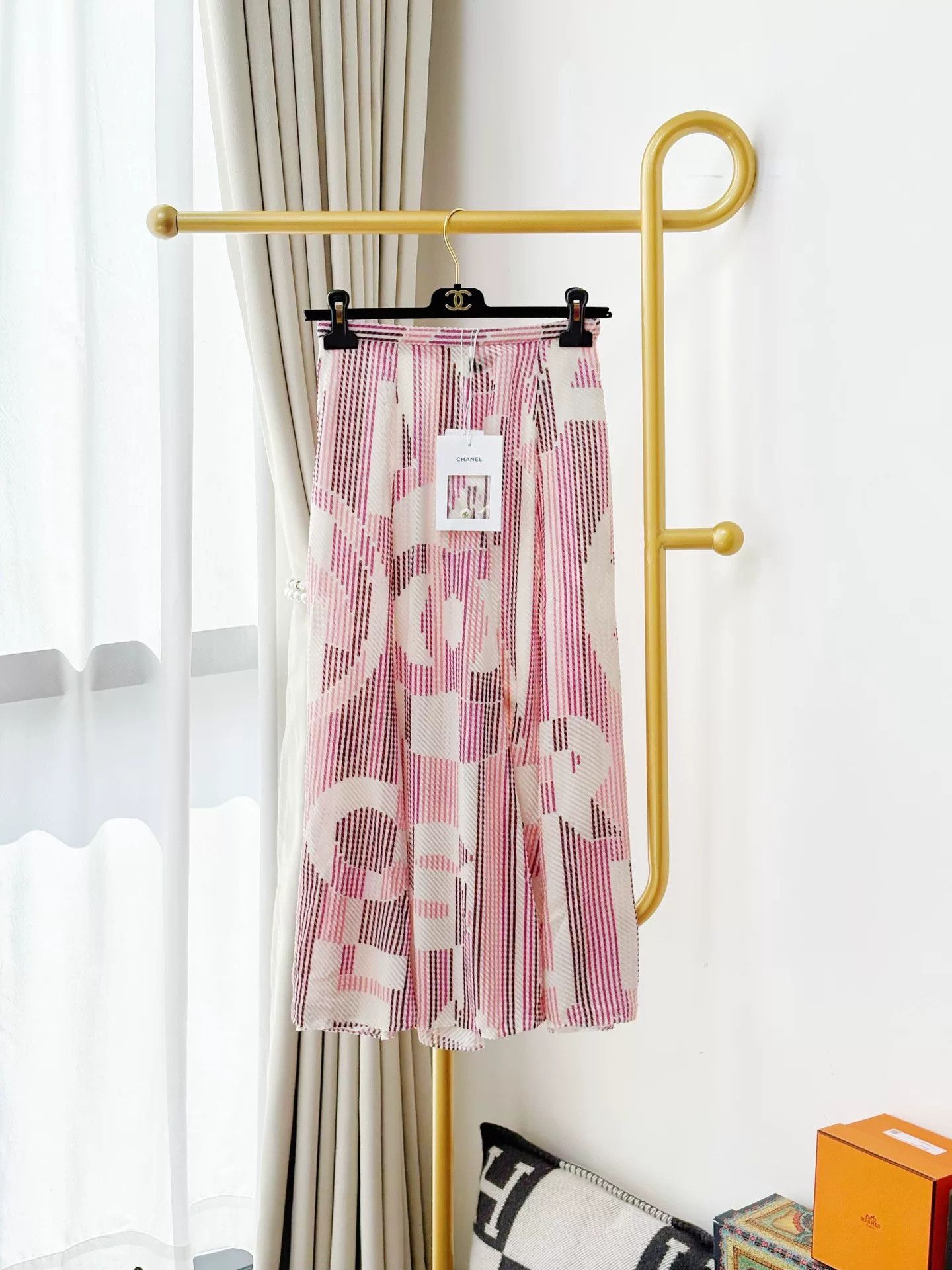 Chanel Chanel 23B CC Print Pink White Skirt Size US 34 / EU 50 - 1 Thumbnail