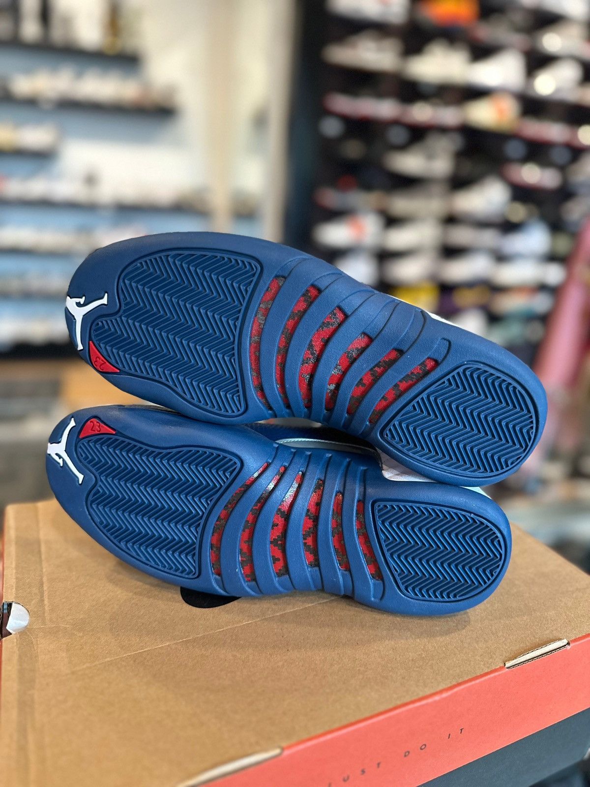 Jordan Brand Jordan 12 Retro French Blue 2025 DS OG Size US 11.5 / EU 44-45 - 4 Thumbnail