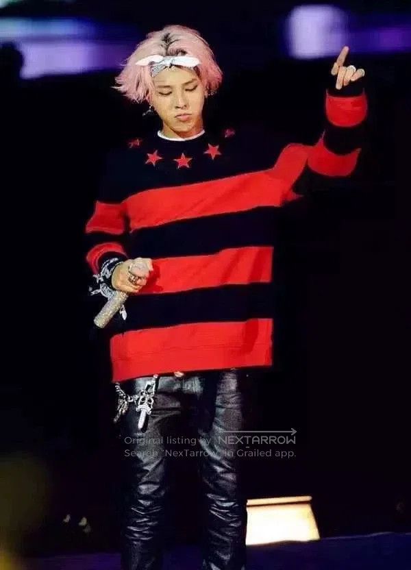 Givenchy Givenchy Black and red star sweater Size US L / EU 52-54 / 3 - 4 Thumbnail