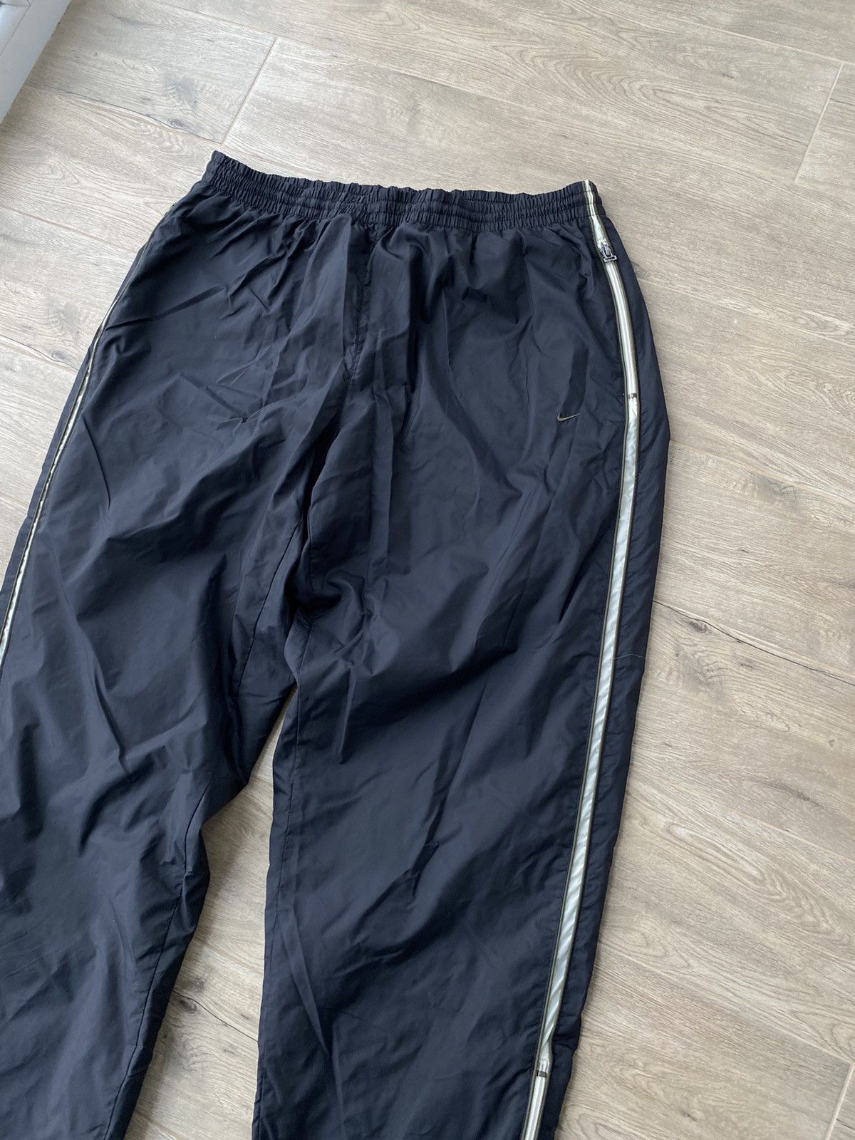 Nike Vintage Nike Nylon Baggy Sweatpants Size US 37 - 2 Thumbnail