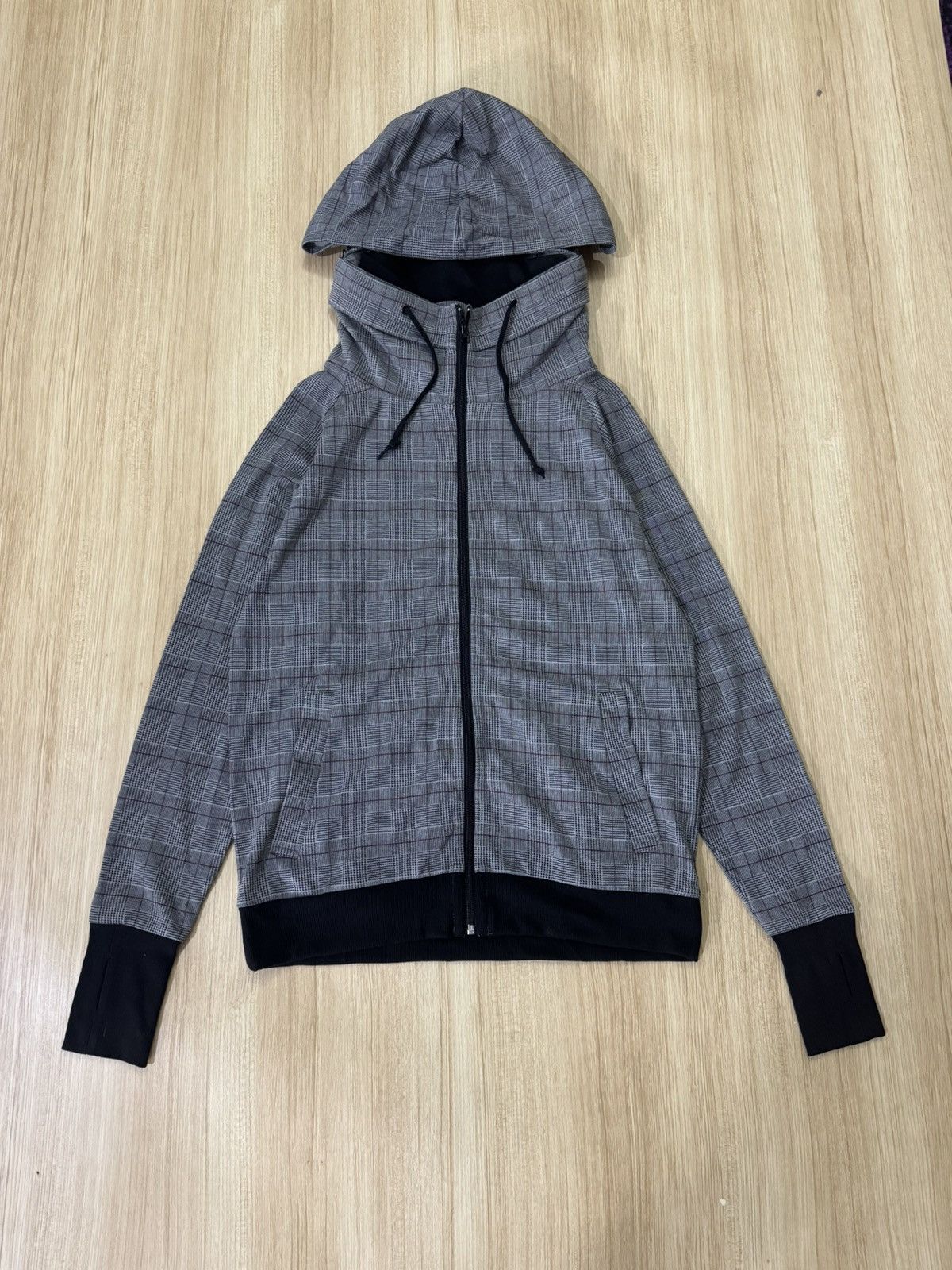 STRUCTURED GRAY PLAID HOODIE FEAT A HIGH NECK DESIGN