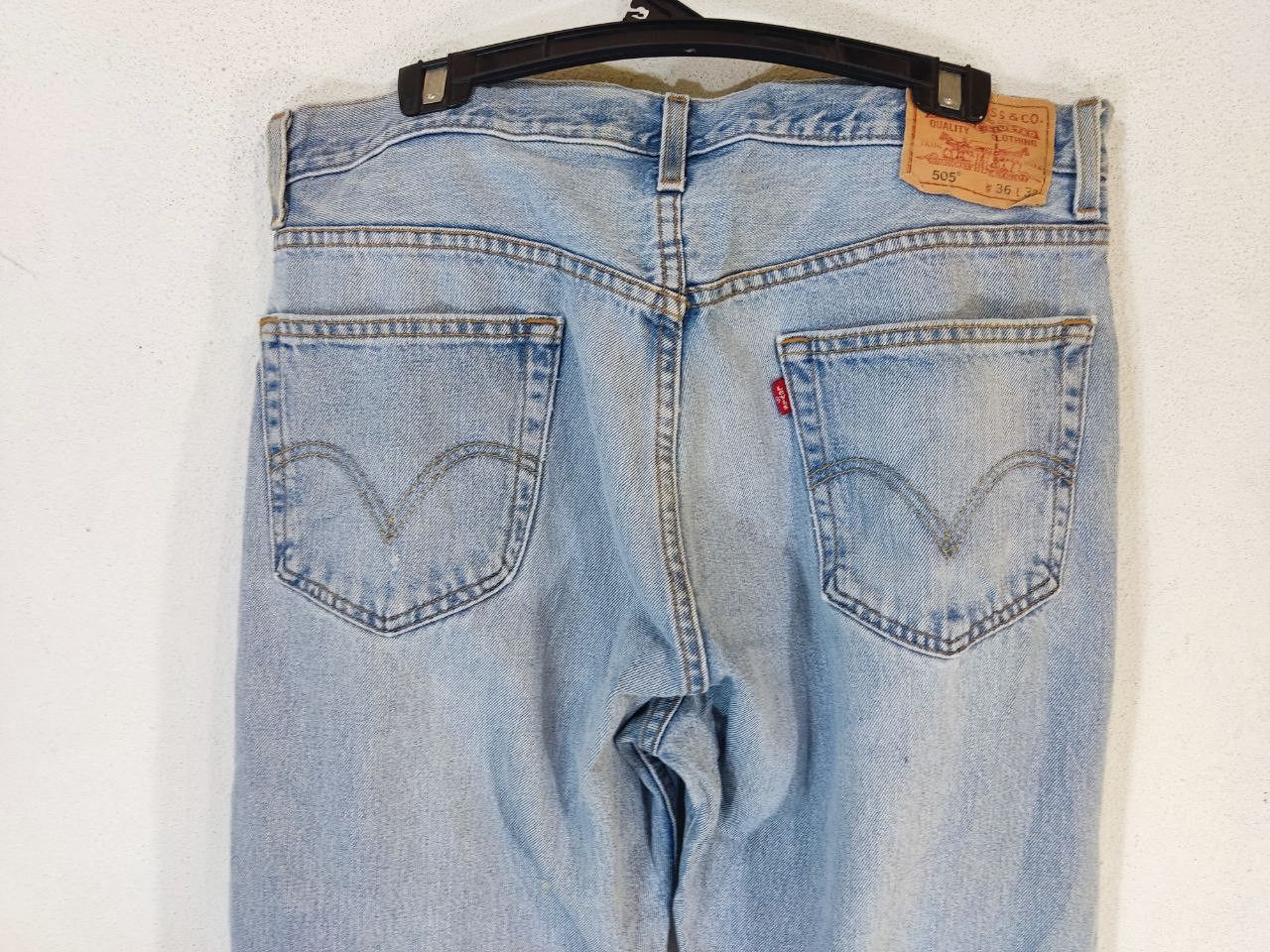 Levi's vintage levis 505 regular fit lightwash denim Size US 37 - 9 Thumbnail