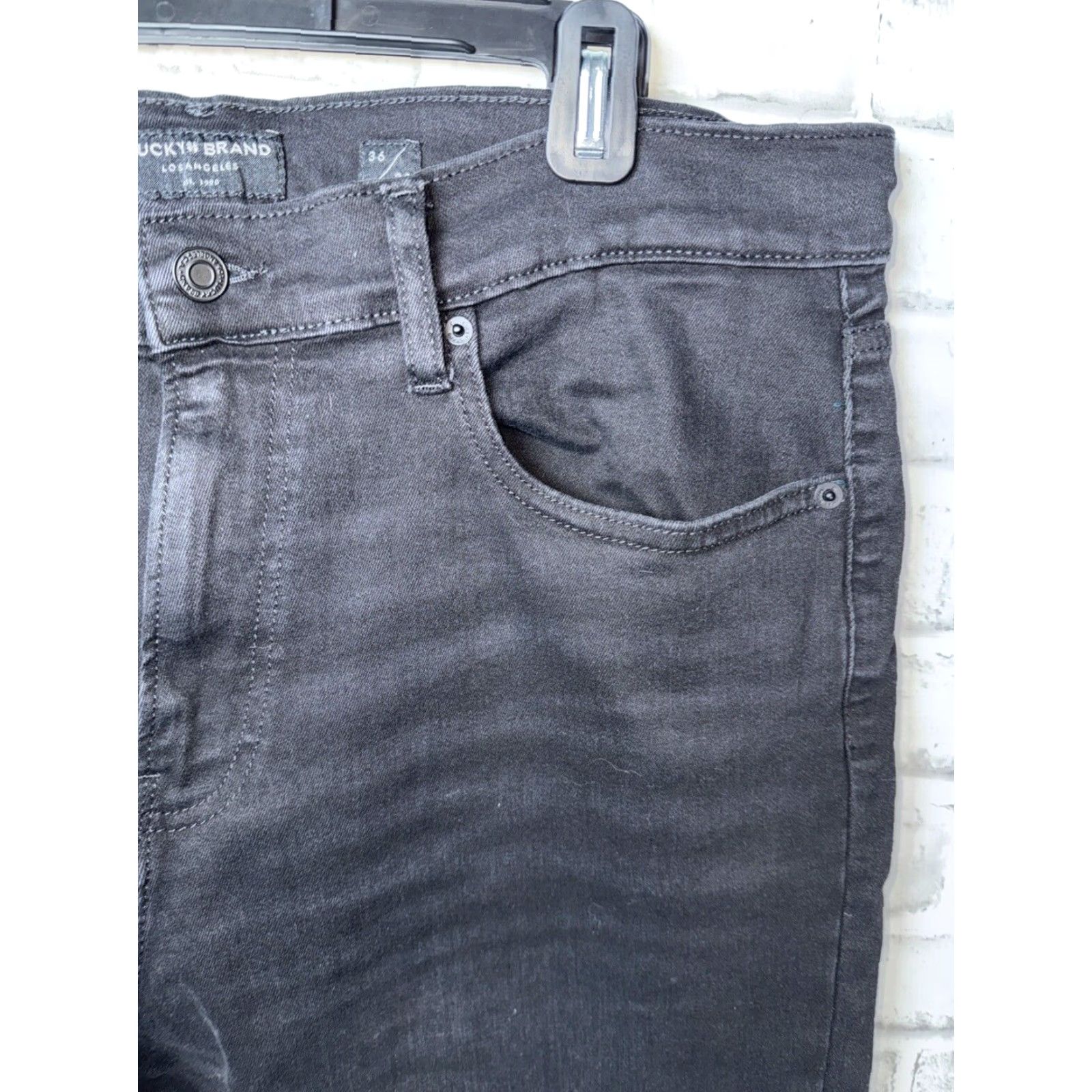Lucky Brand Lucky Brand 410 Athletic Slim Straight Jeans Mens 36 x 30 Black Denim 5-Pocket Modern Fit 2010s Size US 36 / EU 52 - 2 Thumbnail