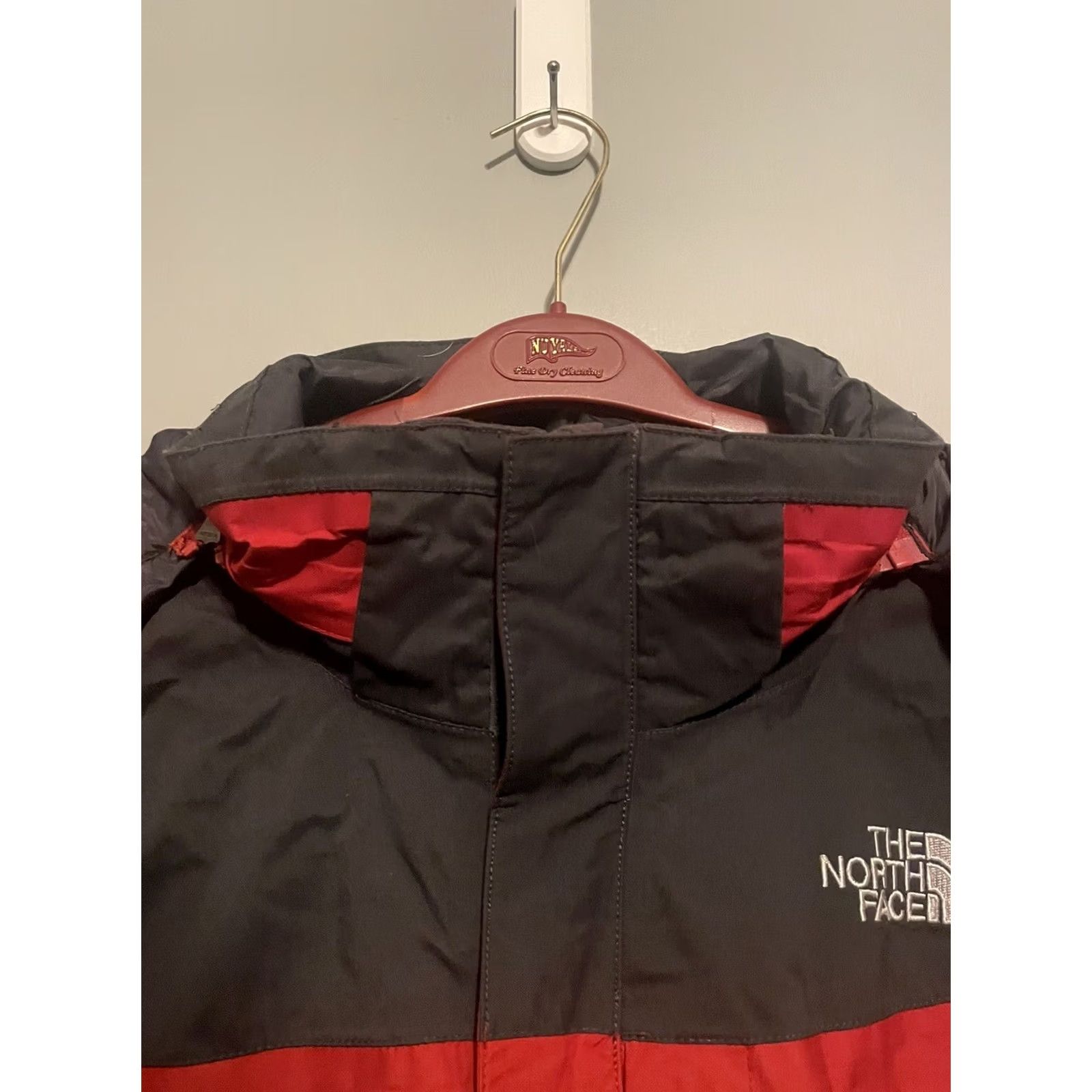 The North Face VINTAGE? North Face Hyvent Jacket Heavy Winter Red XL Men 30” Length 23” Pit to Pit Nylon Black? Size US XL / EU 56 / 4 - 3 Thumbnail