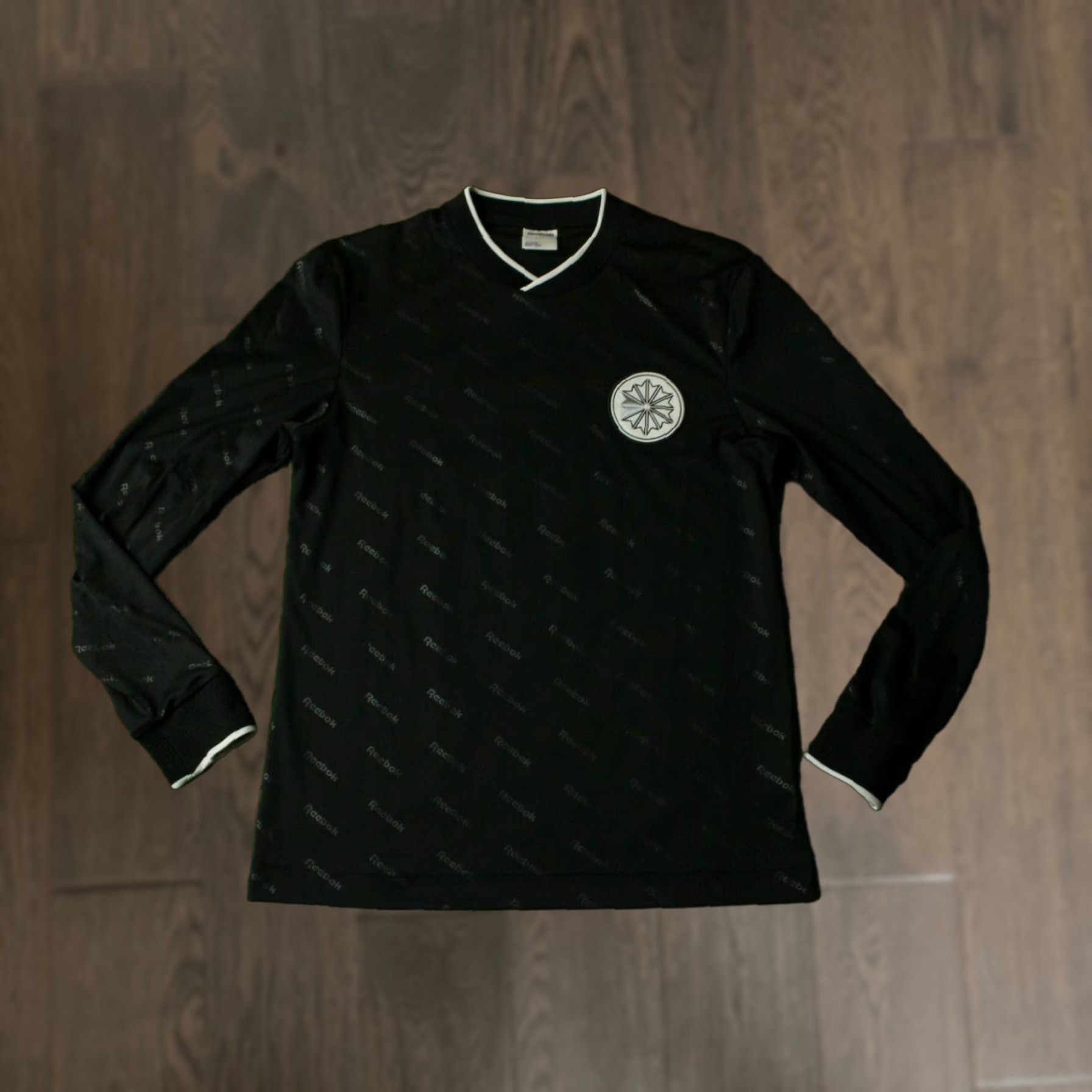 Reebok Reebok Classic Mens Long Sleeve Shirt Monogram Tee Jersey Size S Black and White 100% Polyester, Vintage? No, T-Shirt, Mens, Size S Size US S / EU 44-46 / 1 - 1 Thumbnail