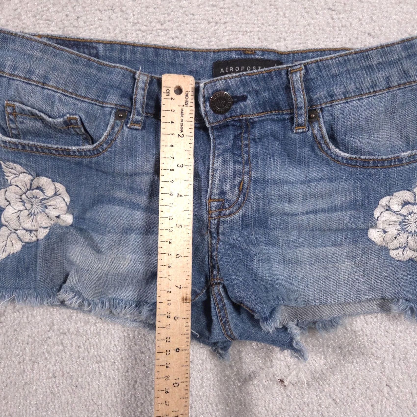 Aeropostale Aeropostale Shorts Womens 6 Blue Denim Embroidered Floral Cutoff Frayed Hem Size 28" / US 6 / IT 42 - 7 Thumbnail