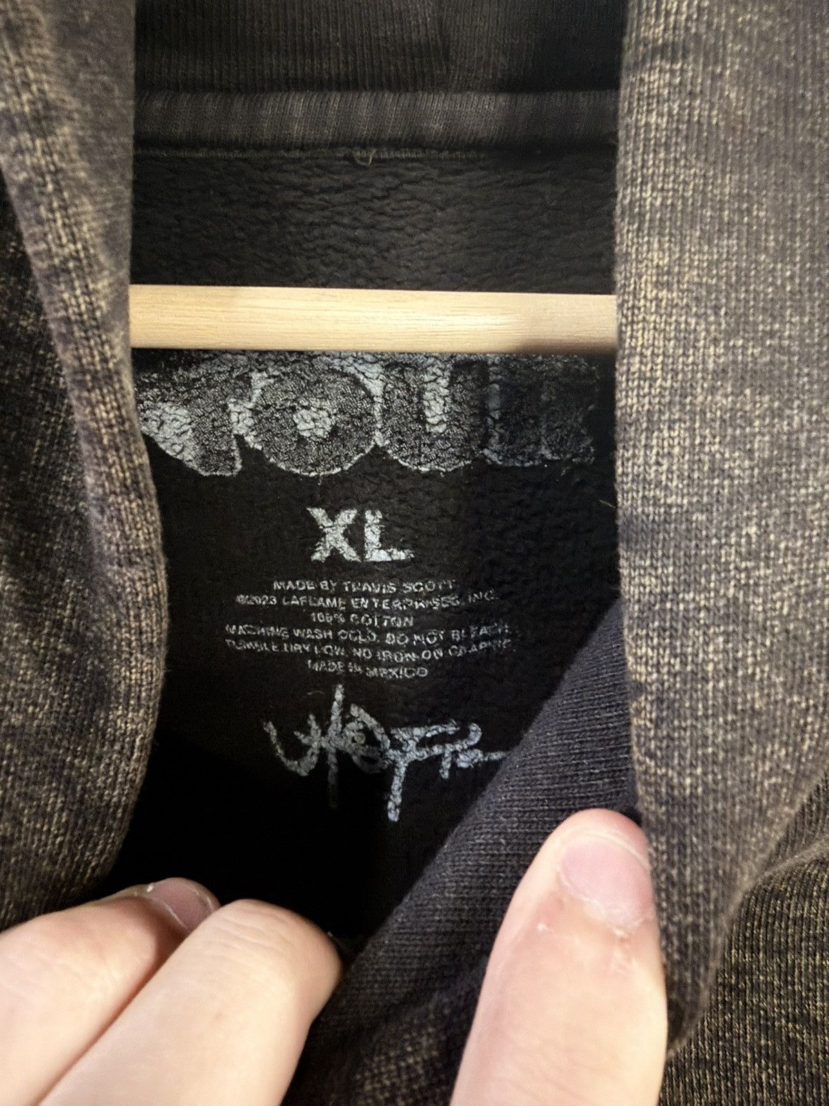 Travis Scott Travis scott utopia circus Maximus tour 2023 staff hoodie Size US XL / EU 56 / 4 - 3 Thumbnail