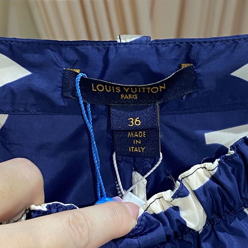Louis Vuitton Louis Vuitton Blue Bermuda presbyopic logo shorts Size US 36 / EU 52 - 3 Thumbnail
