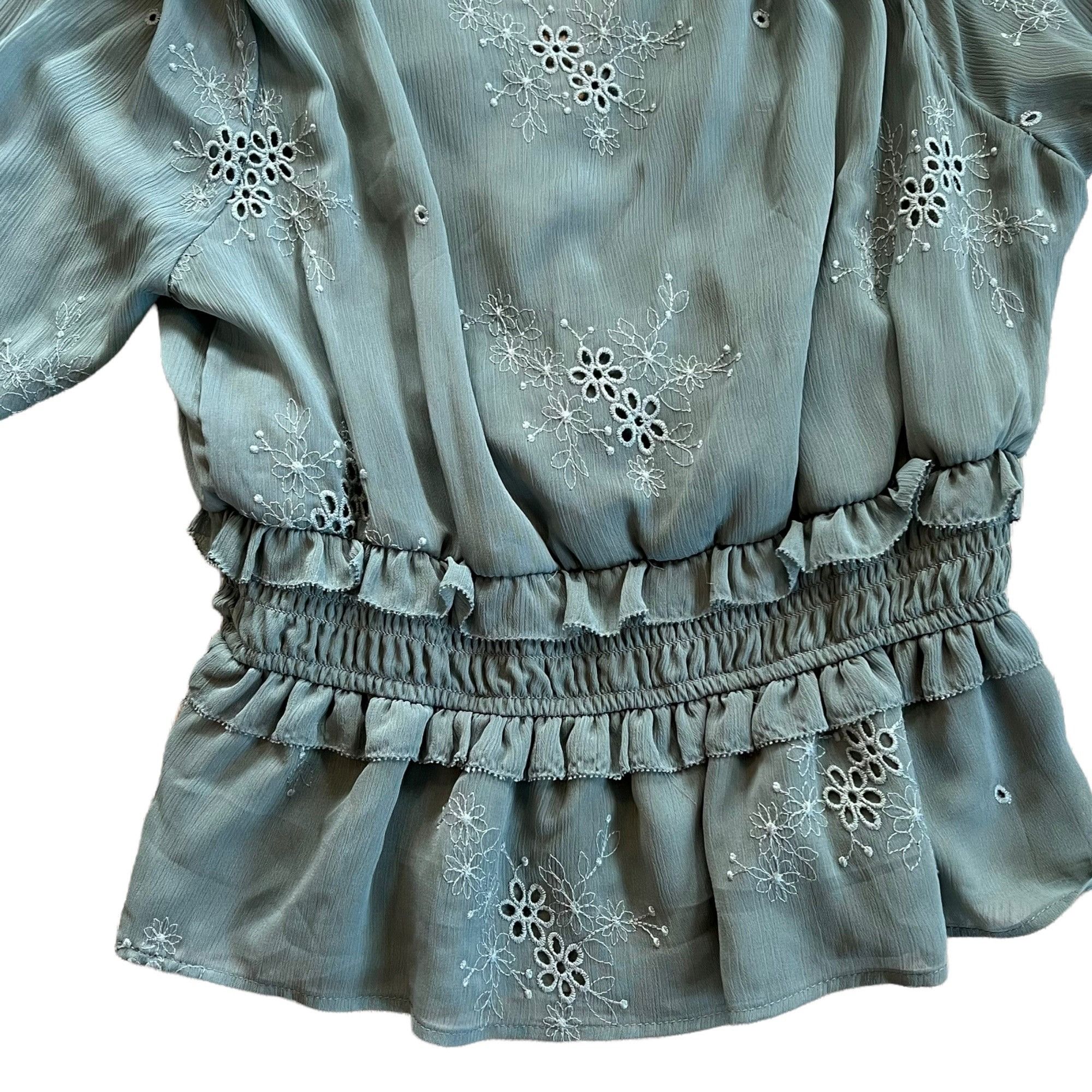 ASTR The Label ASTR The Label Floral Embroidered Boho Babydoll Top L Size L / US 10 / IT 46 - 12 Thumbnail