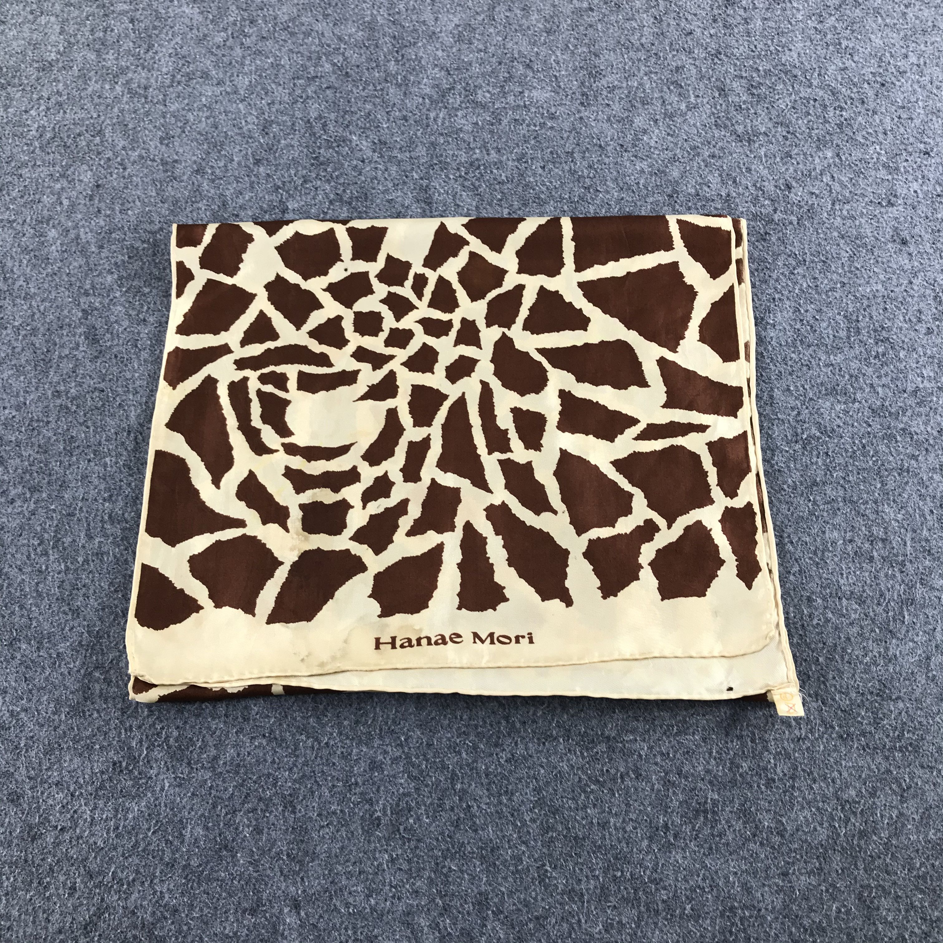 Hanae Mori Vintage Hanae Mori Giraffe Spots Stole Silk Scarf M73 Size ONE SIZE - 2 Thumbnail