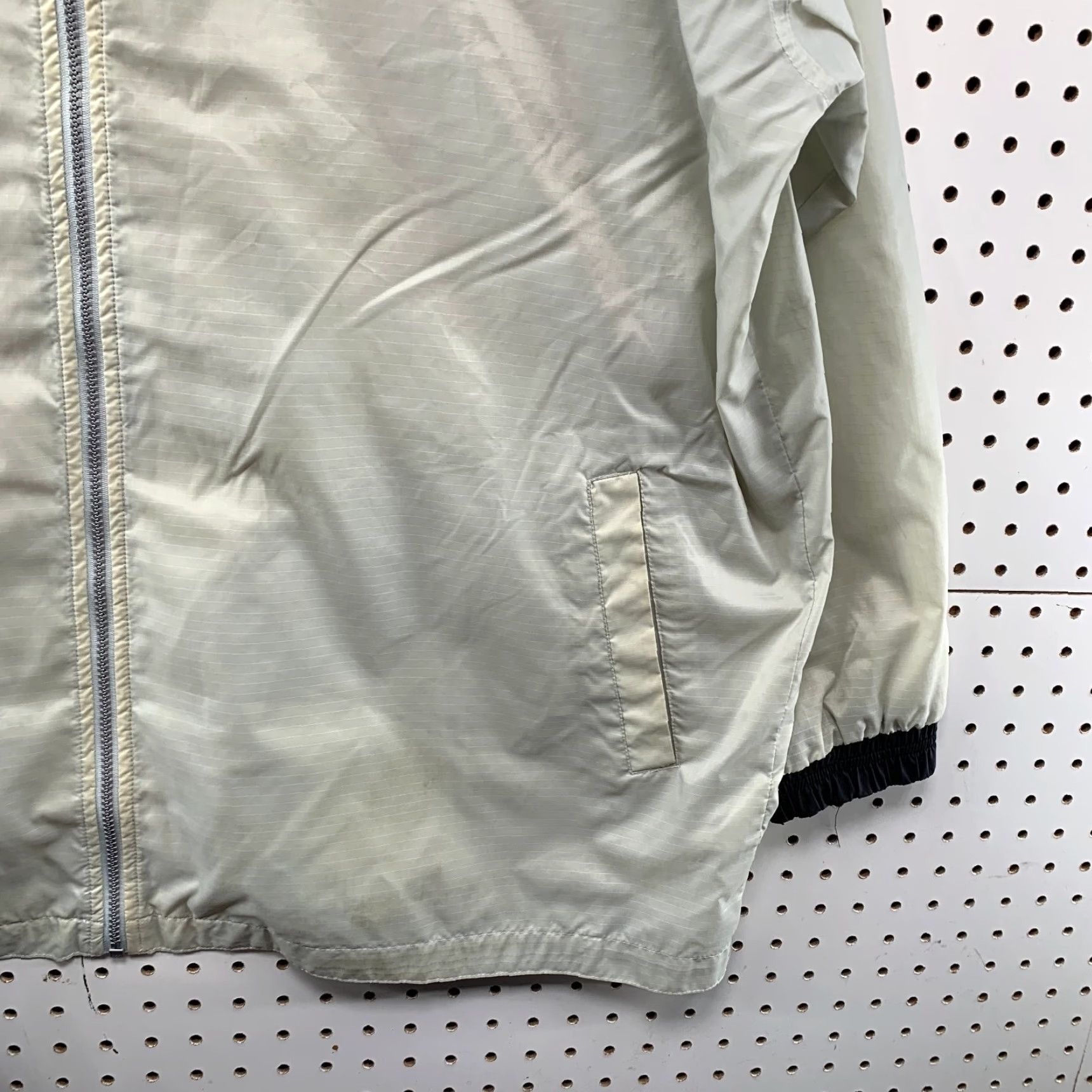 Nike VINTAGE Nike Windbreaker Jacket Mens 2XL Gray Lightweight Oversize Jacket Mens 2XL Gray Nike Windbreaker 90s Theme Mens Size US XXL / EU 58 / 5 - 7 Thumbnail