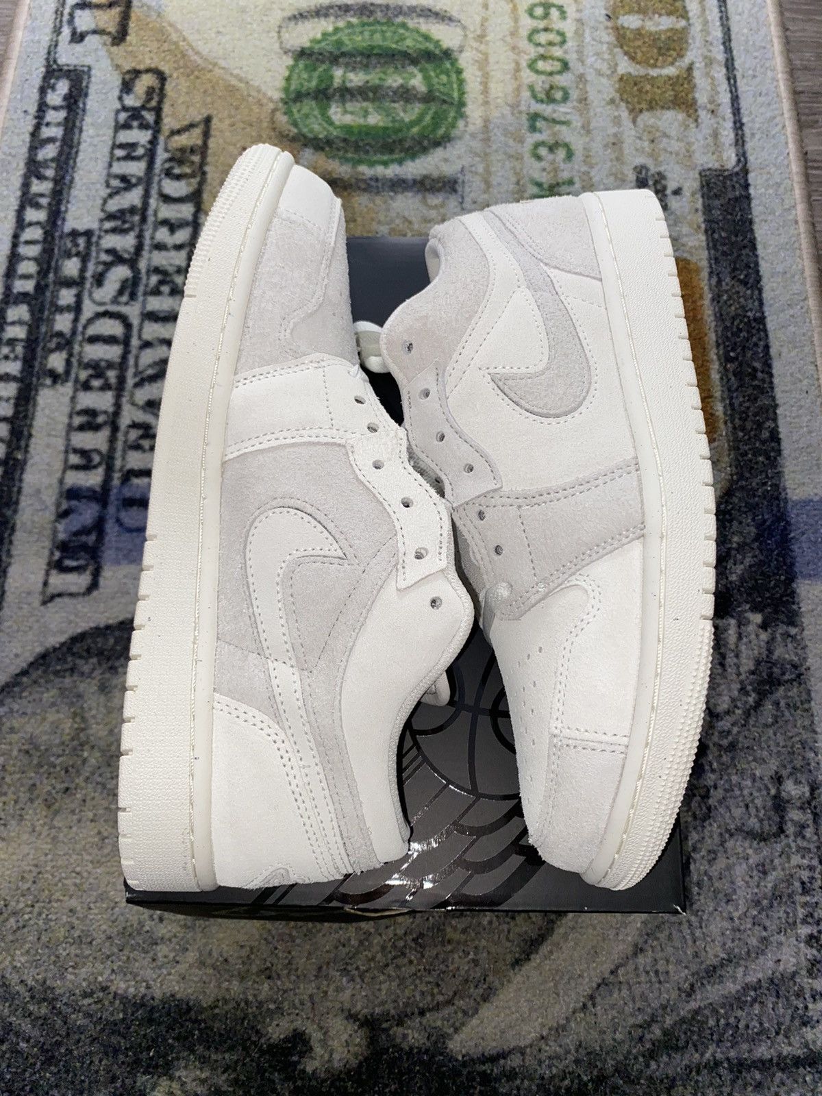 Jordan Brand × Nike Jordan 1 Low SE Craft Pale Ivory Size US 9 / EU 42 - 2 Thumbnail