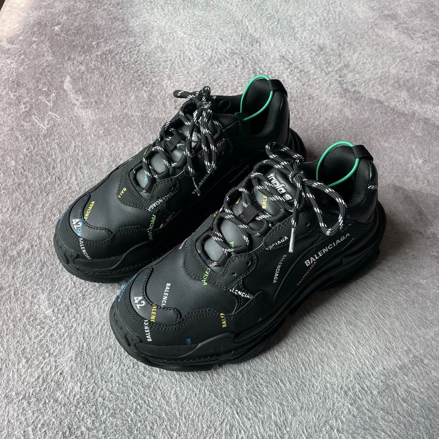Balenciaga Balenciaga Black Lowtop Sneakers S Men Size US 10 / EU 43 - 1 Thumbnail