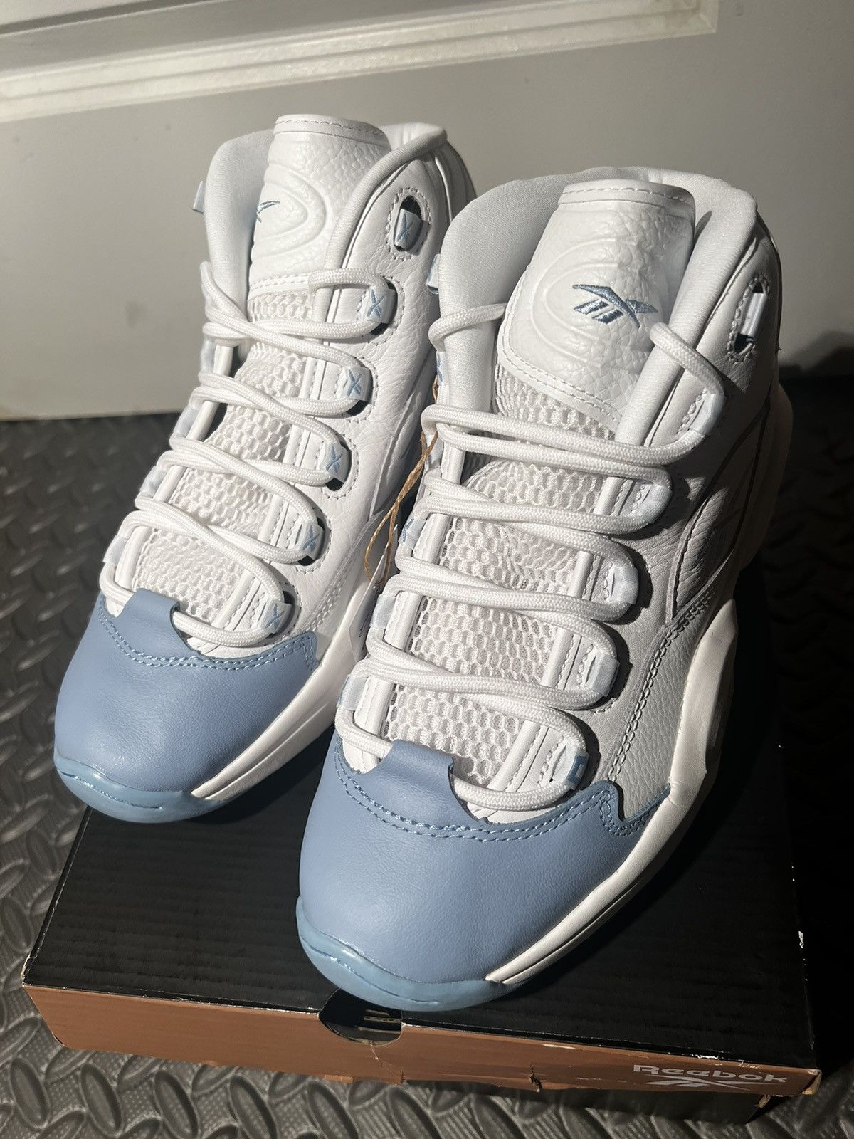 Reebok NEW Reebok Question Mid Nuggets Blue size 7 Basketball Shoes Size US 7 / EU 40 - 6 Thumbnail