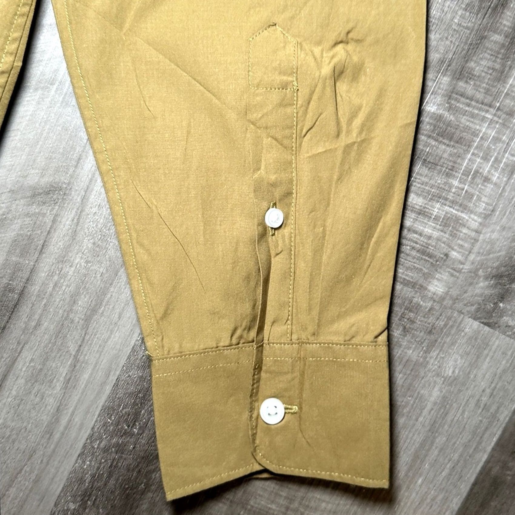 Everlane Everlane Poplin Relaxed Fit Long Sleeve Button Down - Medium Men Tan Shirt Size US M / EU 48-50 / 2 - 4 Thumbnail