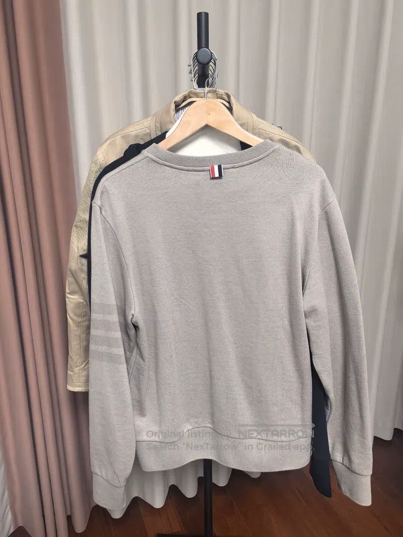 Thom Browne Thom Browne Classic Crew Neck Sweatshirt Size US L / EU 52-54 / 3 - 2 Thumbnail