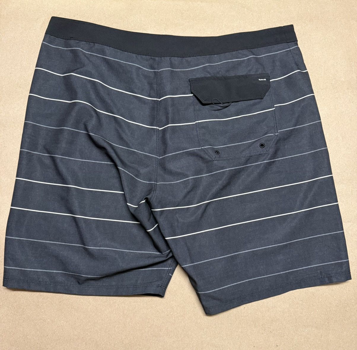 Hurley Hurley Beach Board shorts Black size 38 Rare very Nice! Size US 38 / EU 54 - 2 Thumbnail