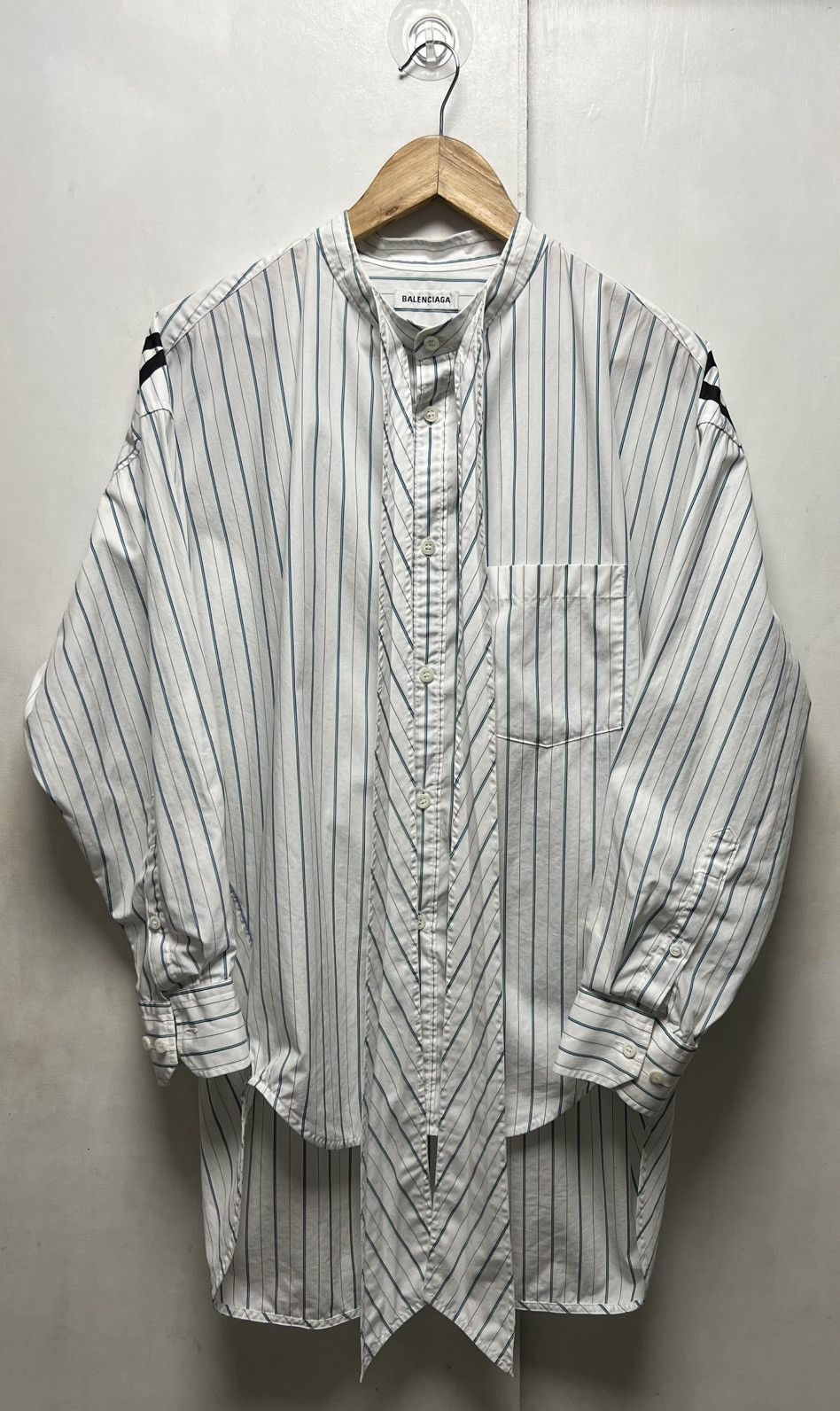 Balenciaga Balenciaga - Back Logo Bow Tie Stripe Longsleeve Shirt Size XXS / US 00 / IT 34 - 20 Thumbnail