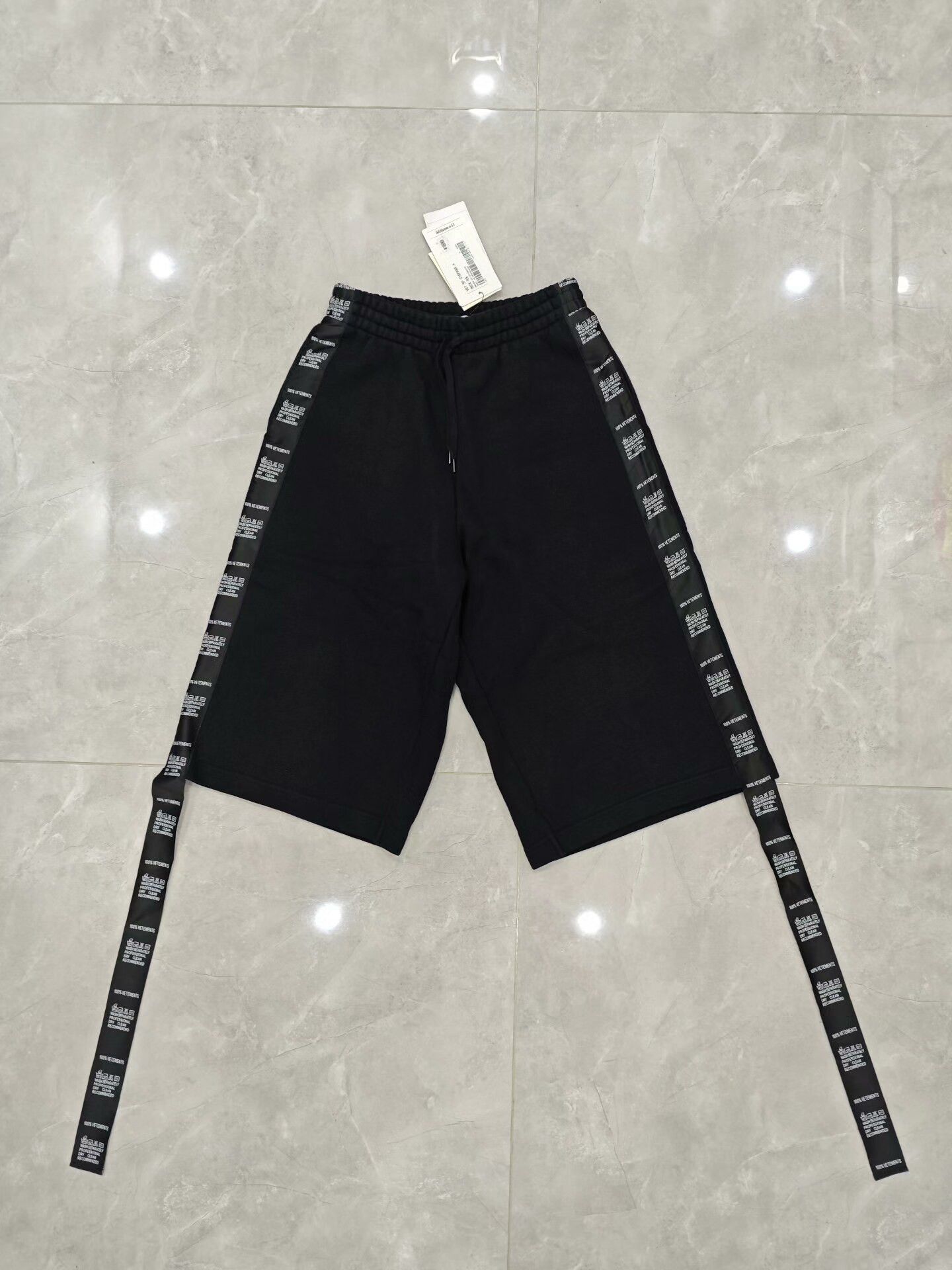 Vetements Vetements Women's Knit Logo Shorts - dmc Size US 26 / EU 42 - 1 Thumbnail