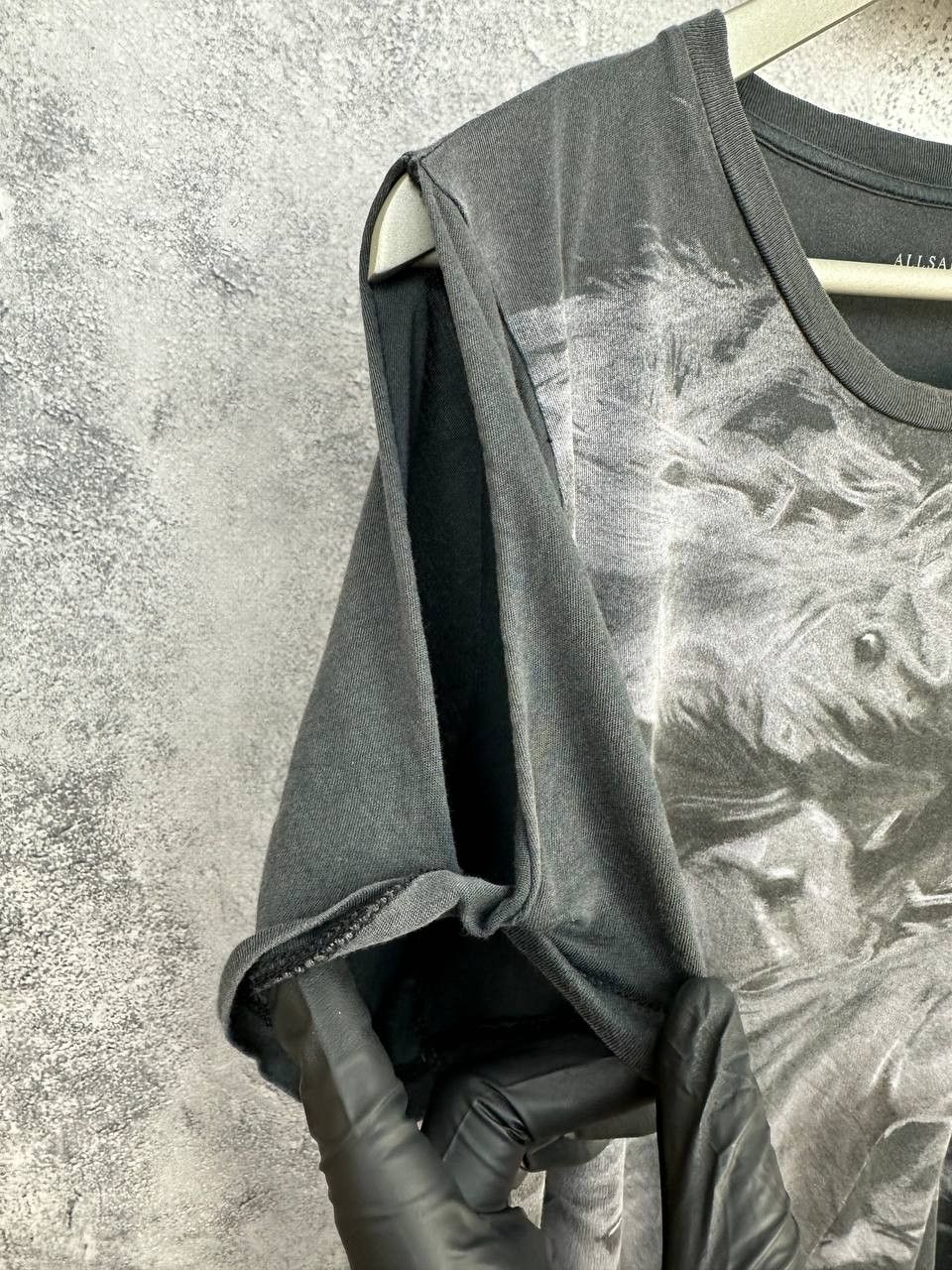 Allsaints Allsaints Equus Mazzy Horse Print Cut-Out Shoulder T-Shirt Size L / US 10 / IT 46 - 6 Thumbnail