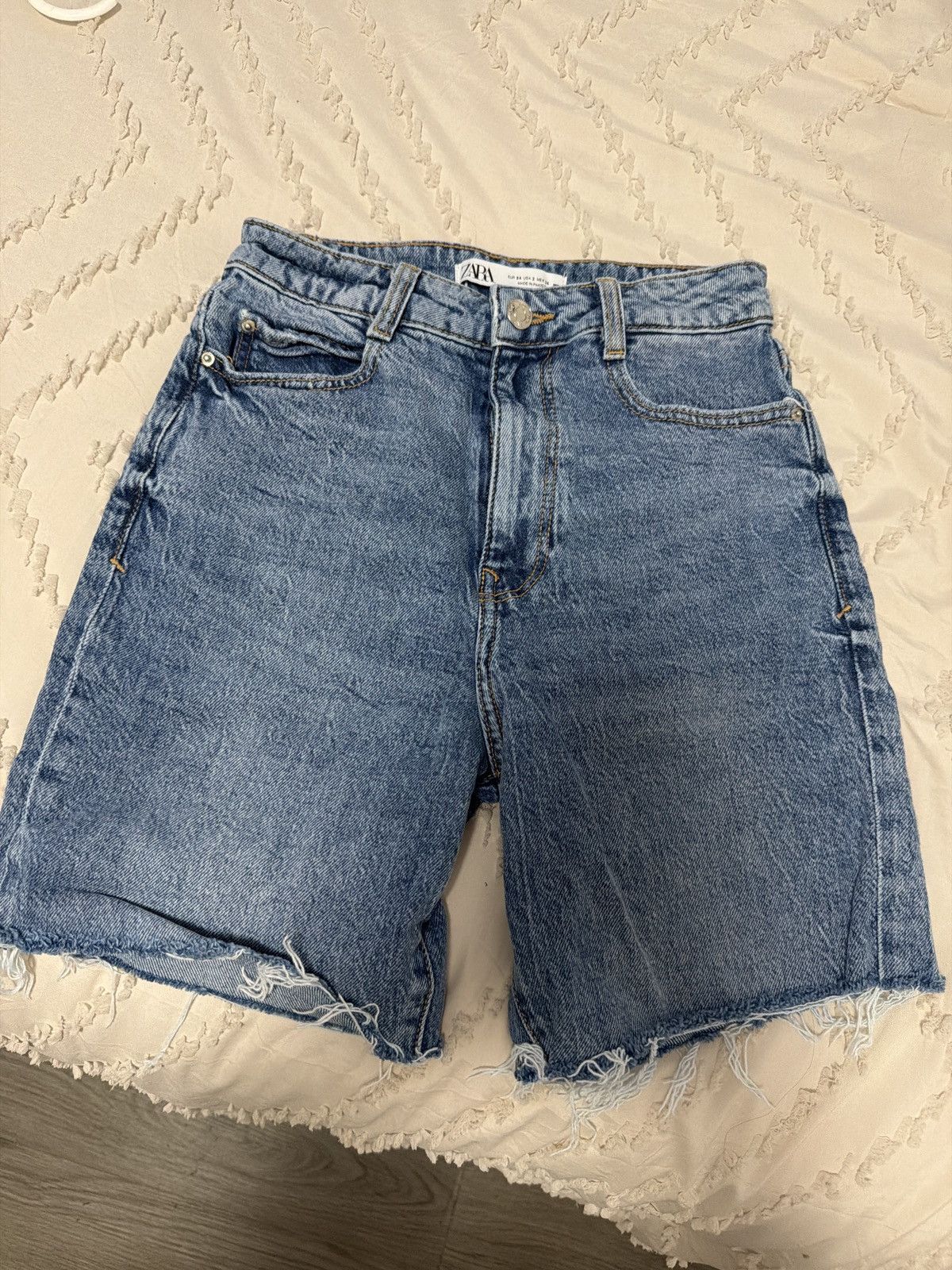 Zara Zara shorts. Size 26" / US 2 / IT 38 - 1 Thumbnail