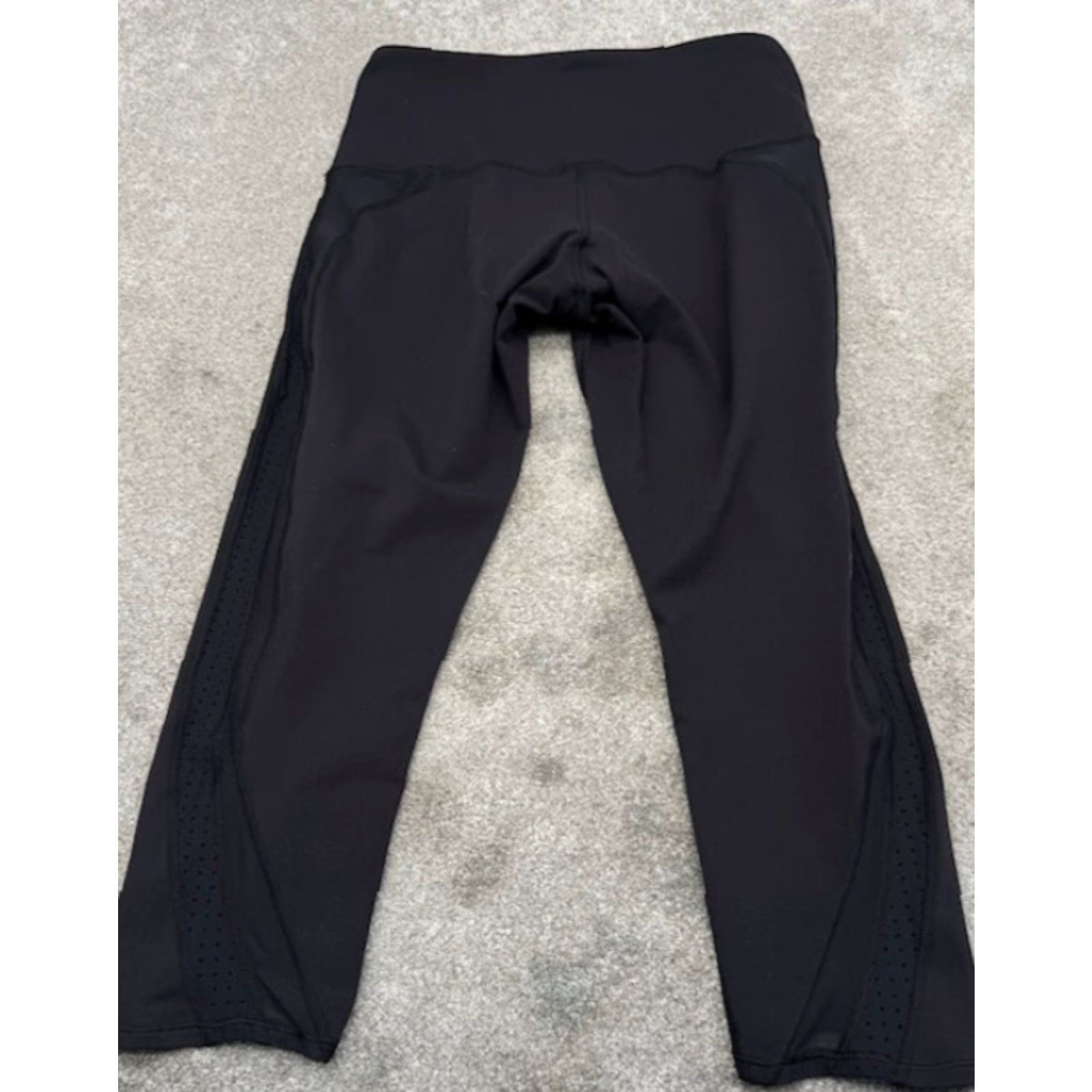 Lululemon Lululemon Cropped Leggings Size 10 Black Vented Full Length 6260 Leggings Womens Size 32" / US 10 / IT 46 - 7 Thumbnail