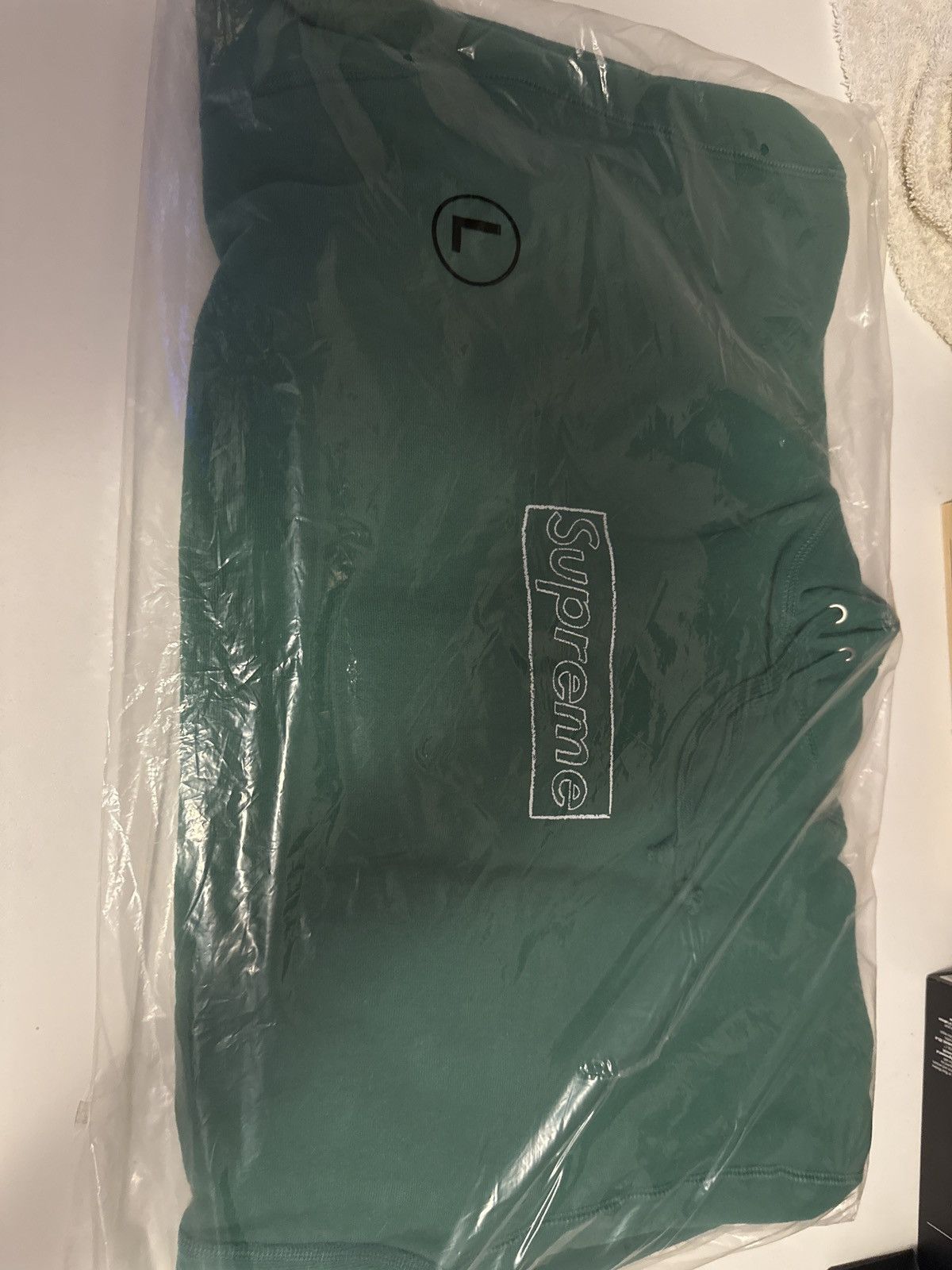 Supreme Supreme Kaws Pine Box Logo Hoodie Size US L / EU 52-54 / 3 - 3 Thumbnail
