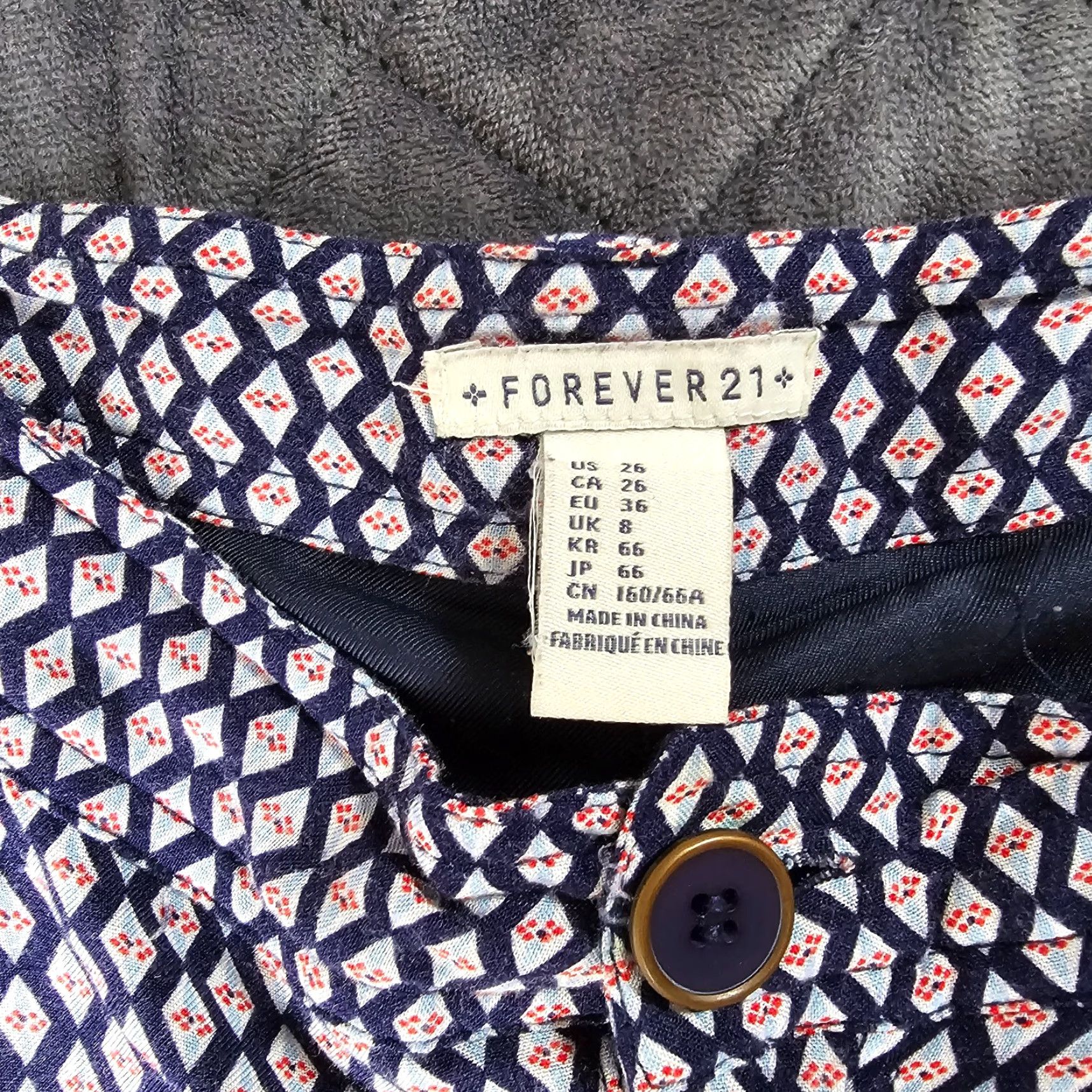 Forever 21 Forever 21 Shorts Bermuda Womens 26 Blue Casual Flat Front Geometric Pocket Zip Button Cotton Blend Size 42" / US 20 - 2 Thumbnail