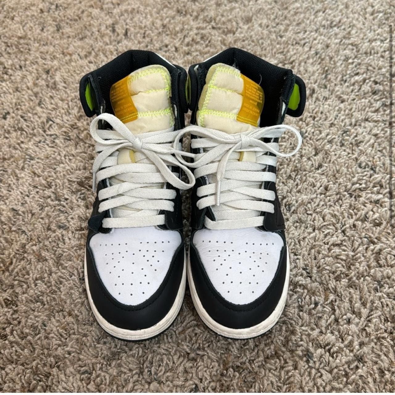 Jordan Brand × Nike Jordan 1 Retro High Size US 5 / IT 35 - 2 Thumbnail