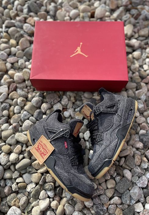 Jordan 4 levi's online black