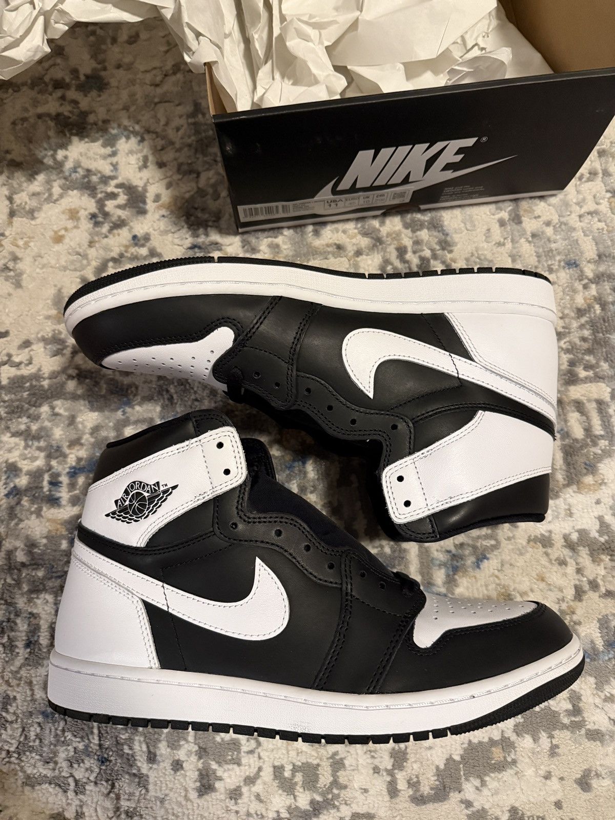 Nike Air Jordan 1 Retro High OG Size US 11 / EU 44 - 2 Thumbnail