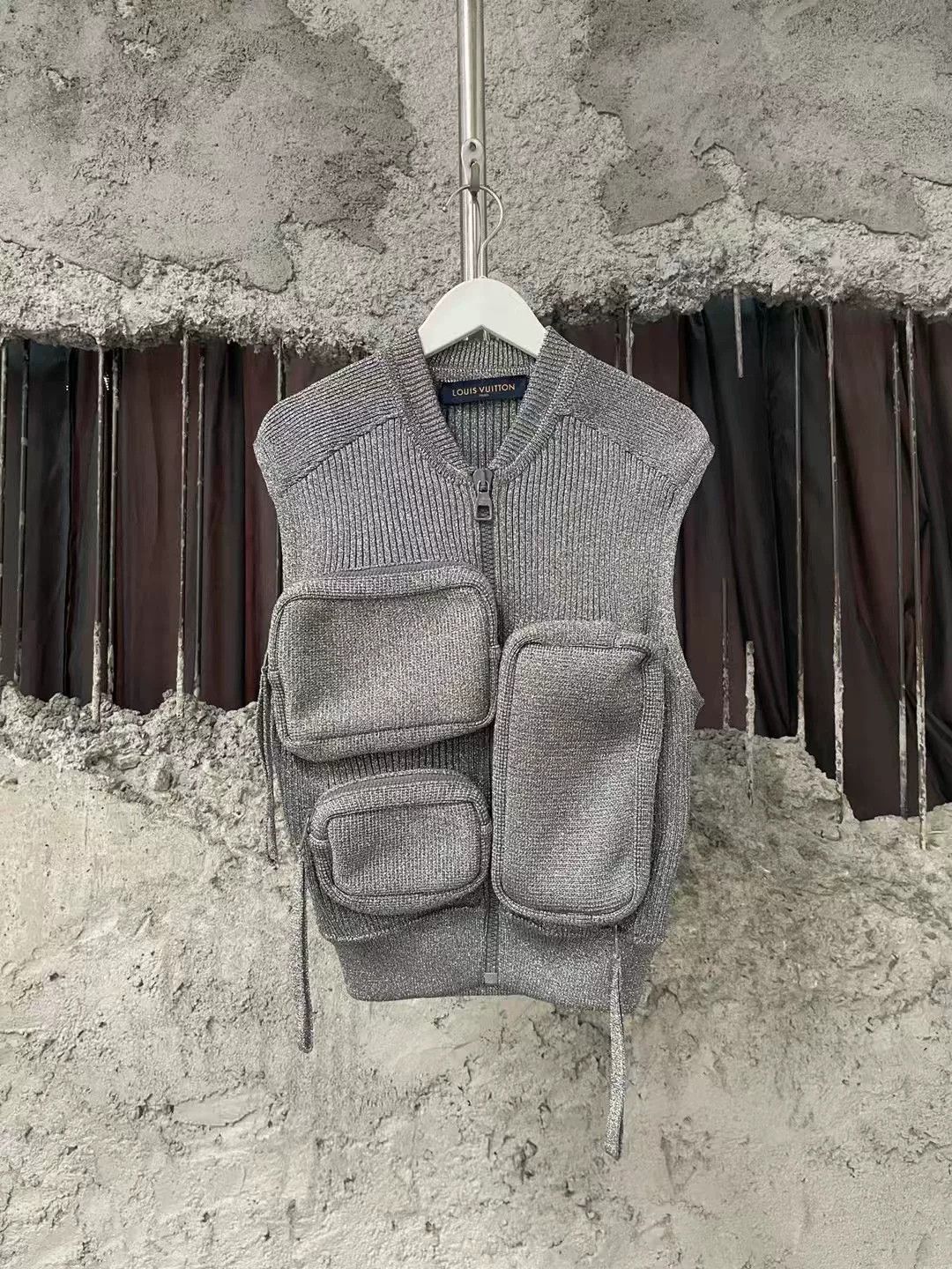 Louis Vuitton Louis Vuitton Gray Wool Pocket Tactical Vest Size US L / EU 52-54 / 3 - 1 Thumbnail