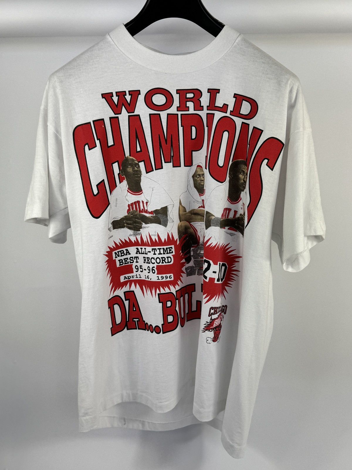 Vintage CHICAGO BULLS NBA WORLD CHAMPIONS 1995 VINTAGE T-SHIRT Size US XL / EU 56 / 4 - 2 Thumbnail