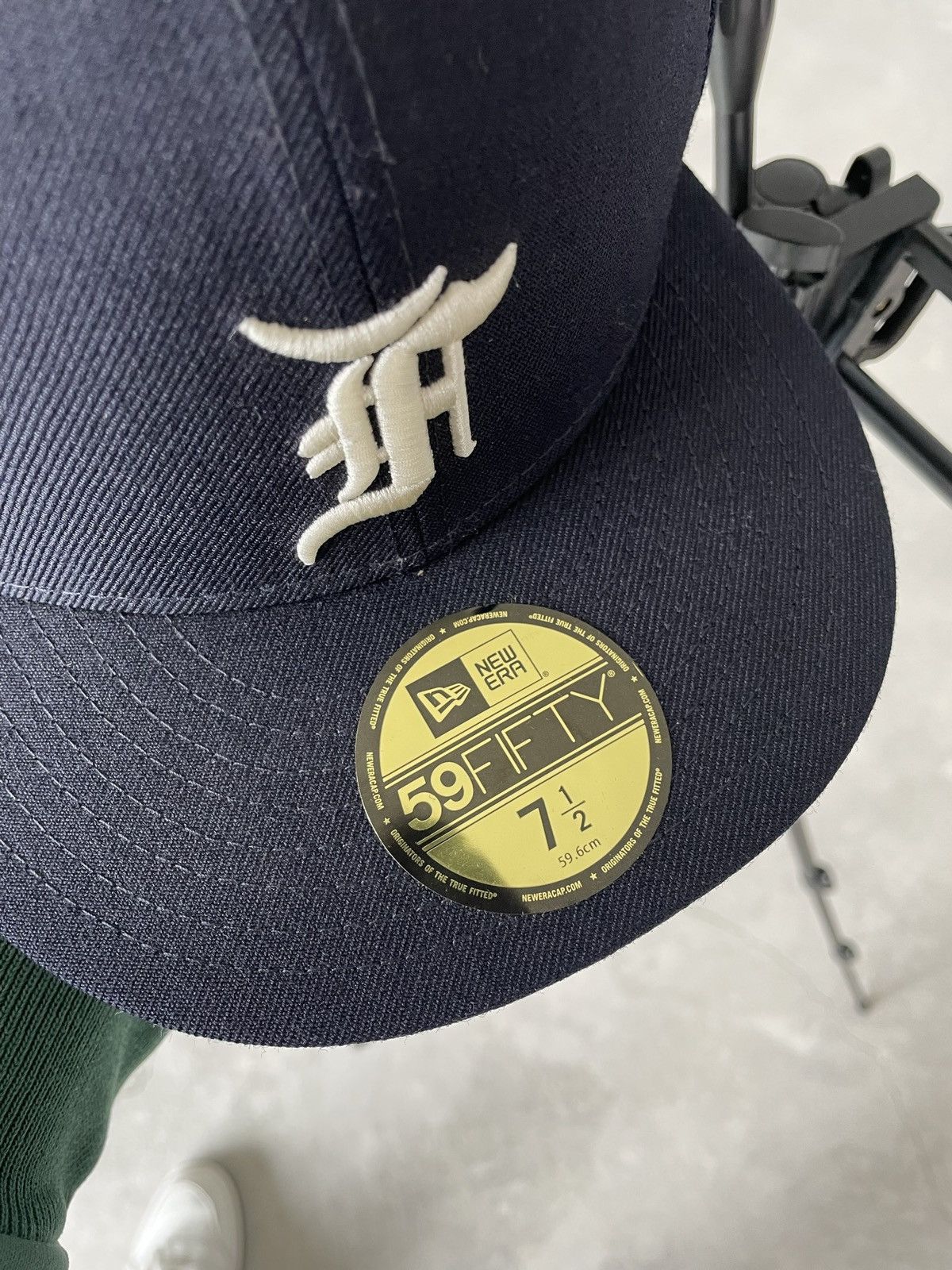 帽子 fear of god essentials NEW ERA 7 1/2 Fear Of God Essentials x New Era 59Fifty Brown Trucker Hat