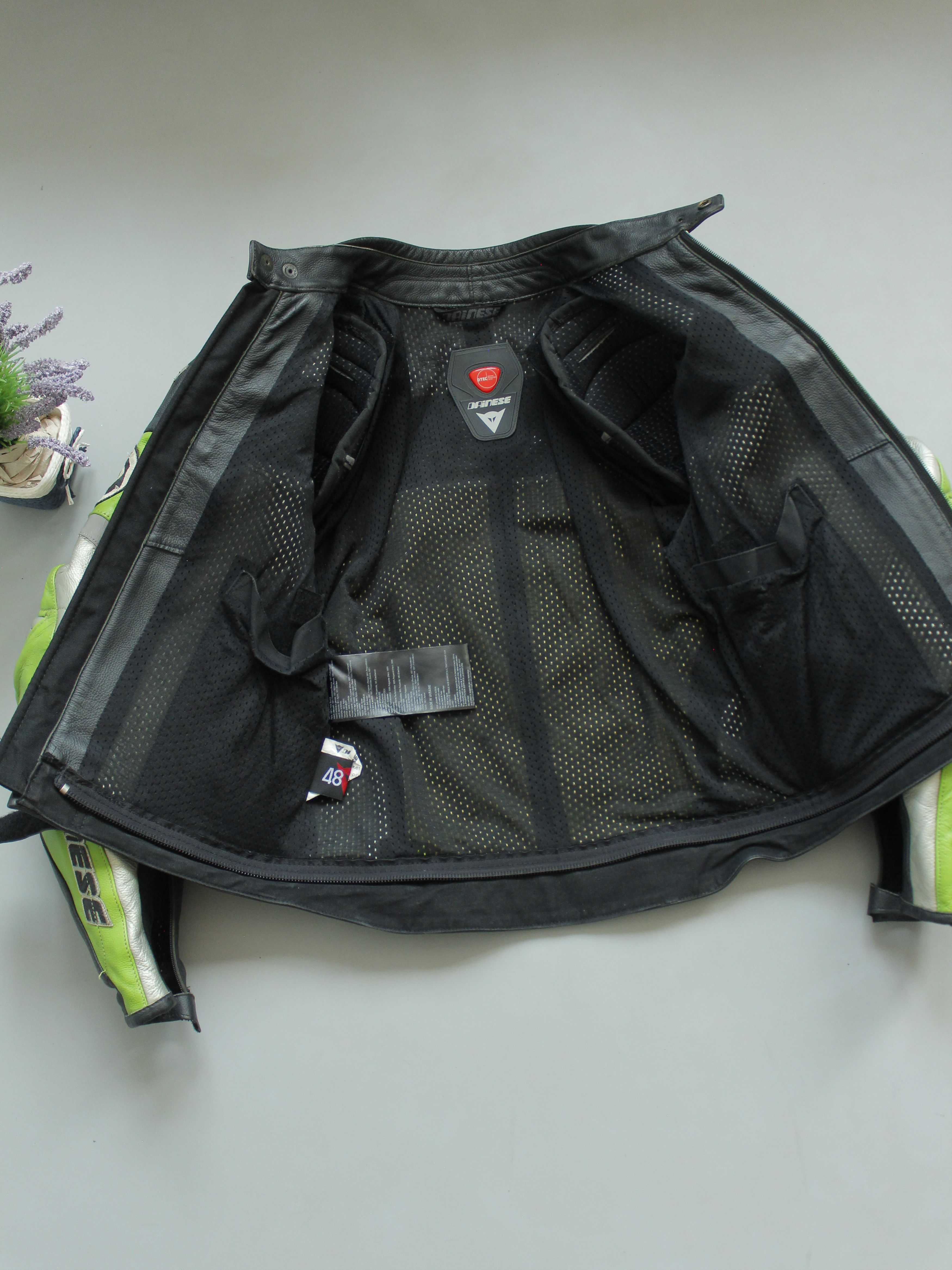 Dainese DAINESE TT-72 LEATHER RACING BIKER JACKET 46 48 Size US S / EU 44-46 / 1 - 13 Thumbnail