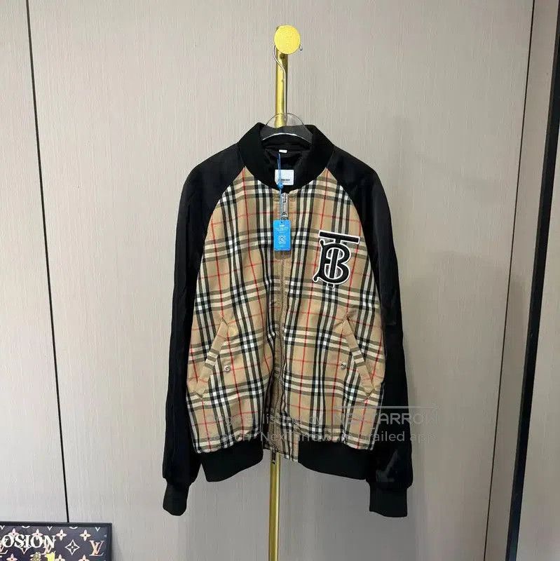 Burberry Burberry Khaki Nylon Women's Jacket. Size XXS / US 00 / IT 34 - 1 Thumbnail