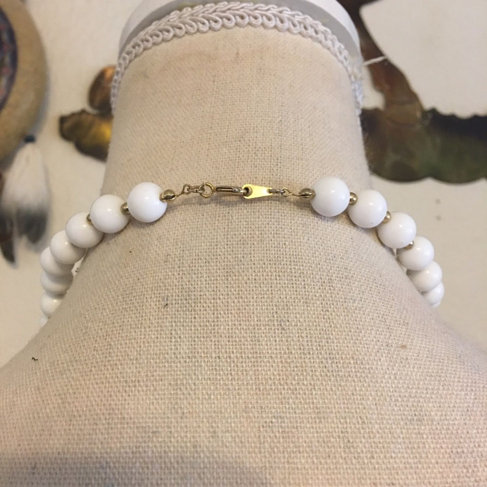 Vintage Vintage white and gold tone chunky bead necklace Size ONE SIZE - 5 Thumbnail