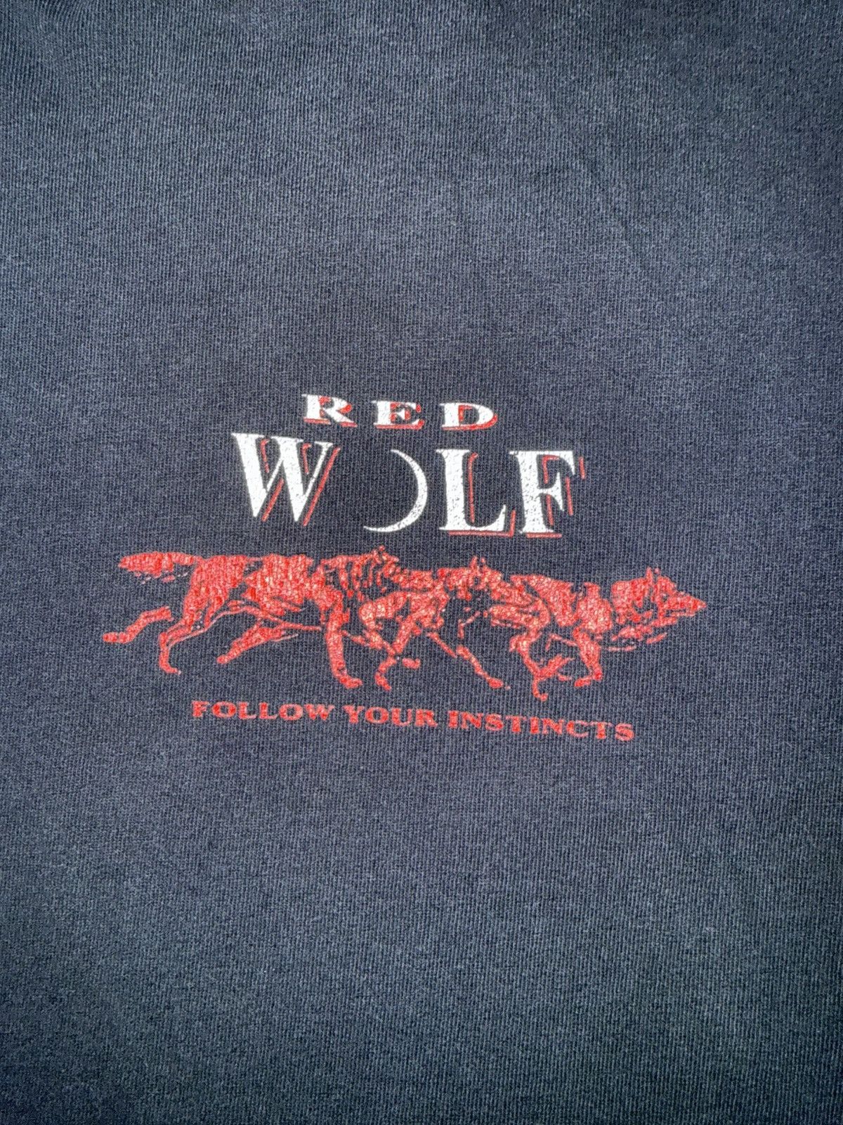 Vintage Vintage Red Wolf T-shirt Size US L / EU 52-54 / 3 - 3 Thumbnail