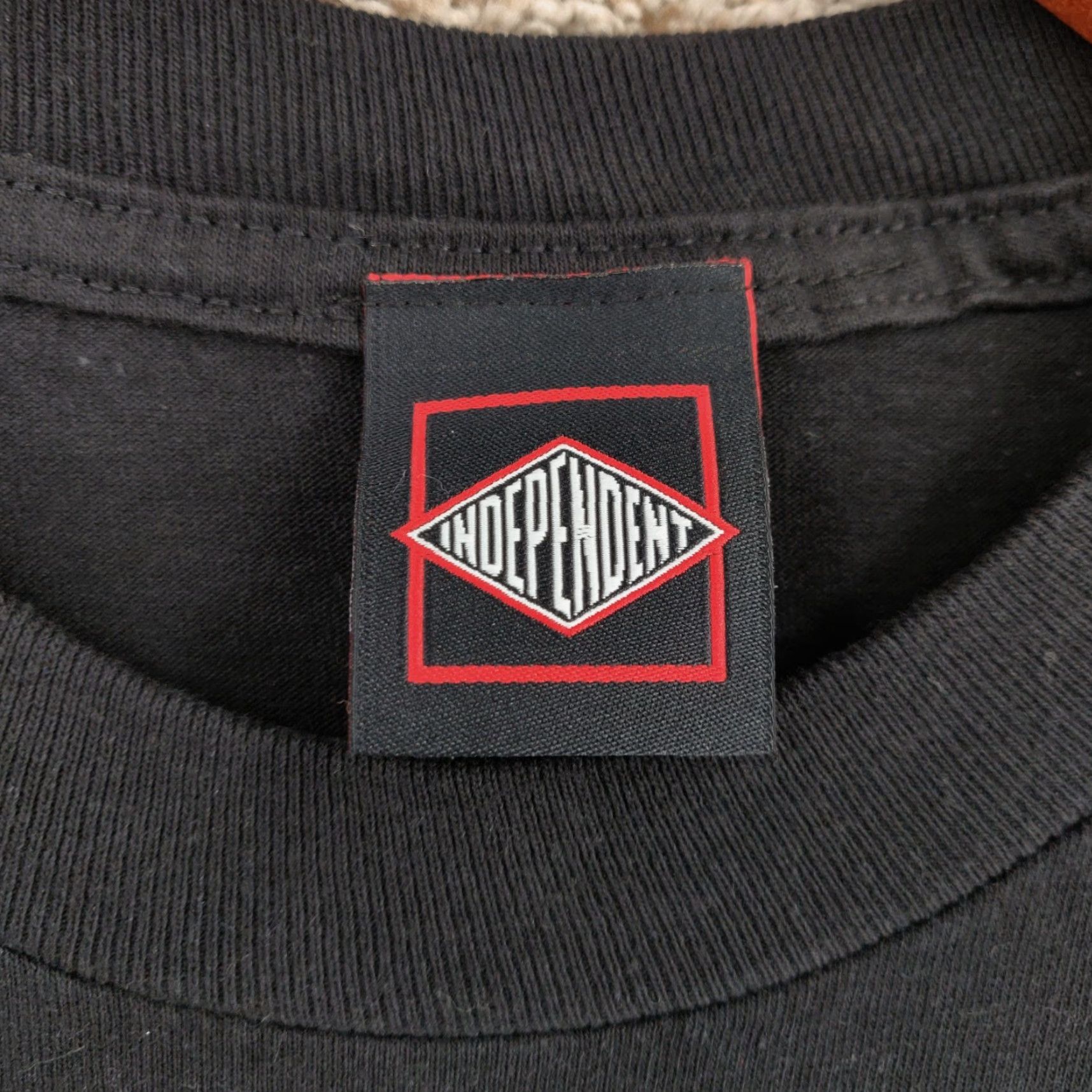 Vintage VINTAGE Independent Trucks Shirt Mens Medium Tony Hawk Short Sleeve Y2k 90s Logo Black Cotton Knit Crew Neck Size US M / EU 48-50 / 2 - 7 Thumbnail