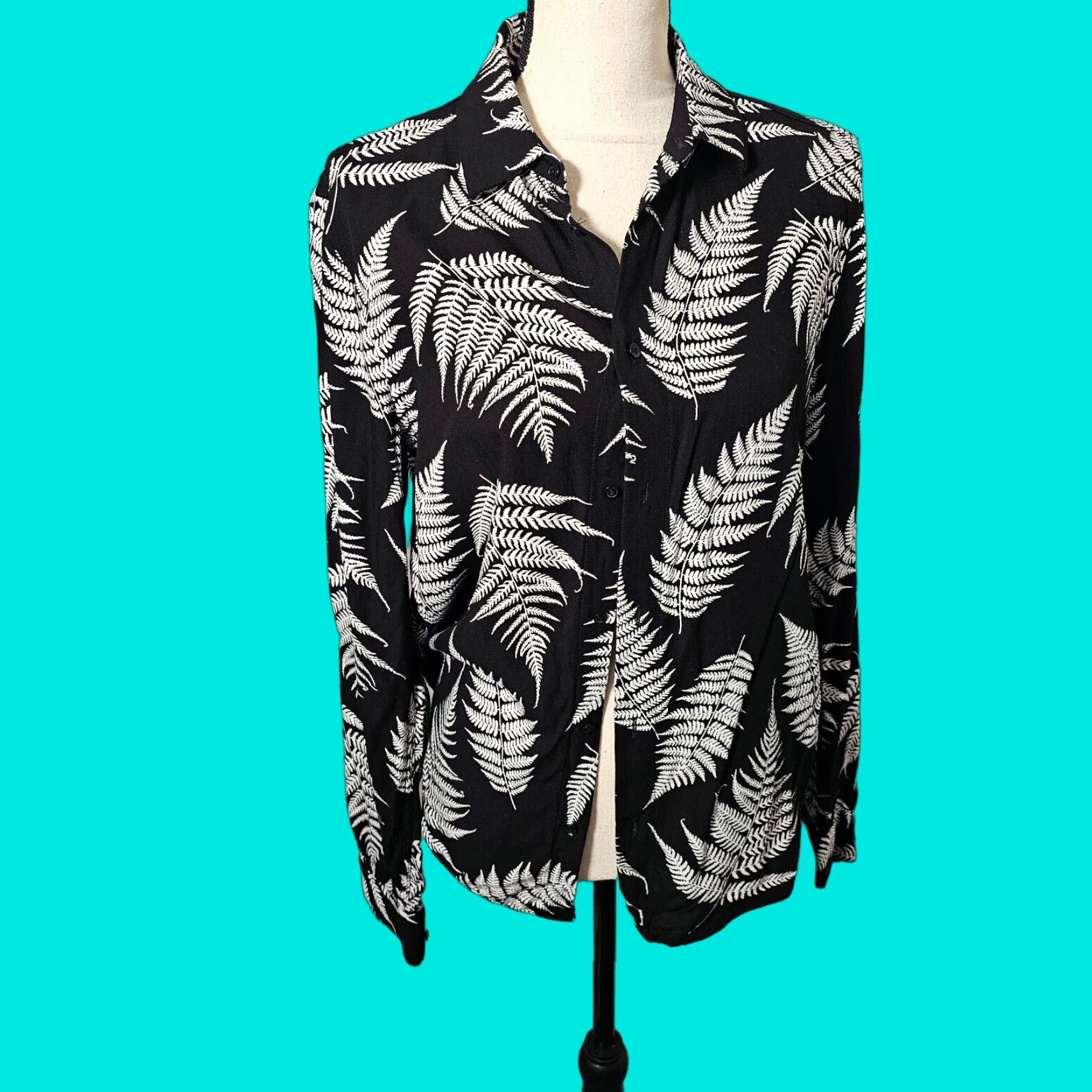 H&M H&M Button Down Shirt Black Floral Business Work Office Preppy Classic Size S Women Button-Up Chiffon Polyester Long Sleeve Collared Size S / US 4 / IT 40 - 1 Thumbnail