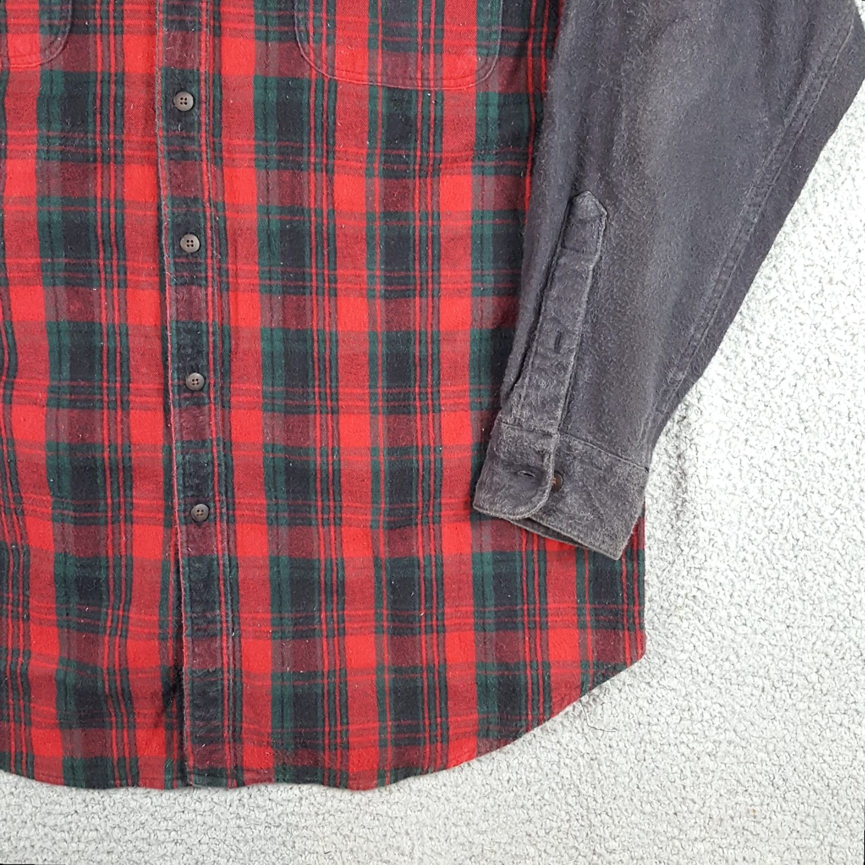 Vintage VINTAGE Woolrich Button-Up Shirt L Mens Plaid Woolrich Lumberjack 90s Red Cotton Flannel Workwear Mens Size US L / EU 52-54 / 3 - 3 Thumbnail