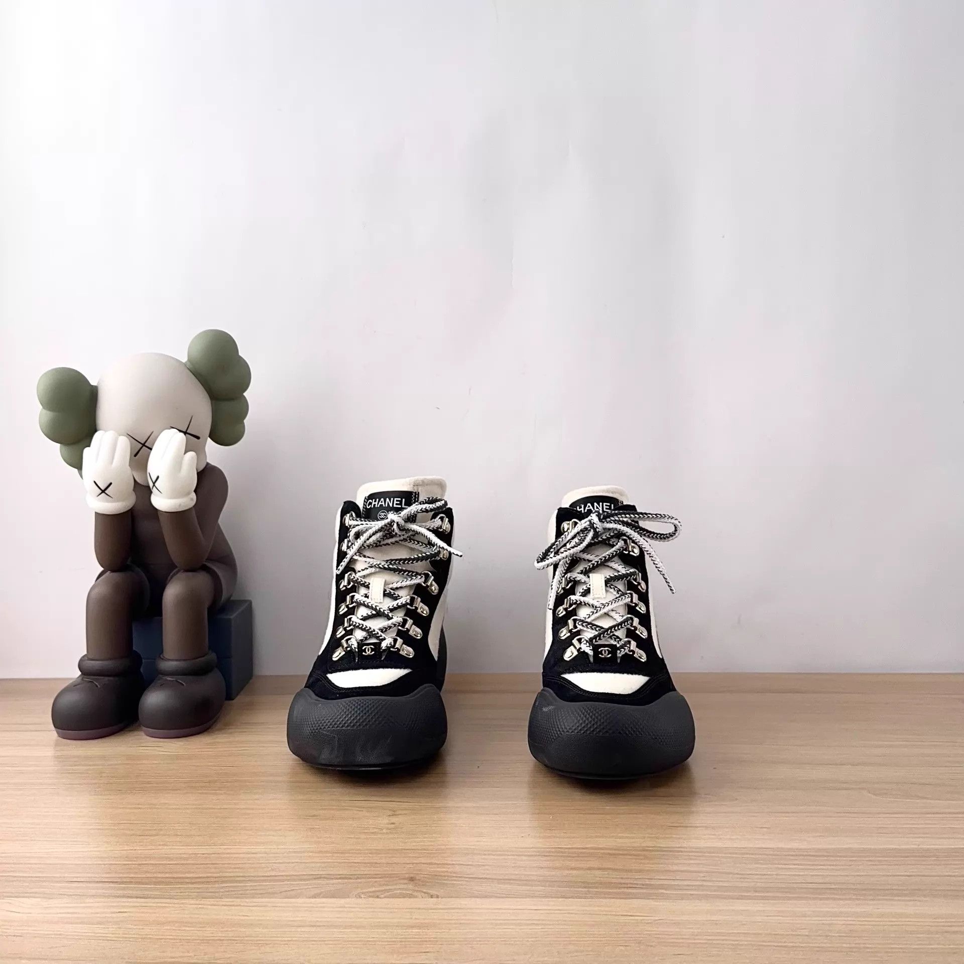 Chanel Chanel Women's 37.5 Shoes Size US 7 / IT 37 - 4 Thumbnail